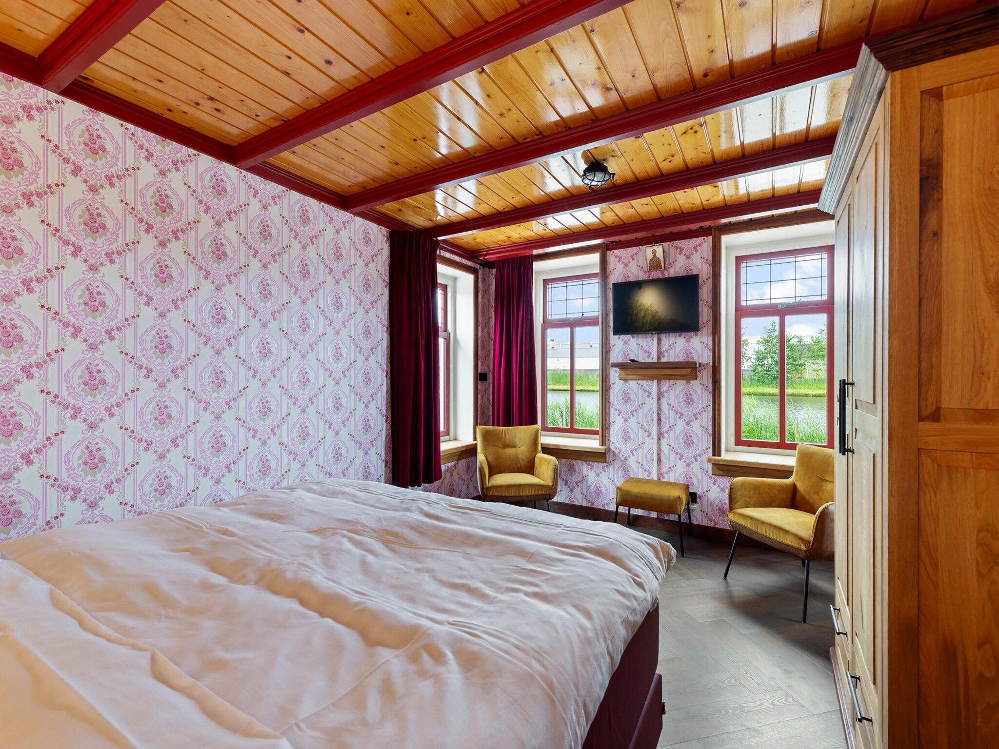 Een slaapkamer van Oane's Huske en it Simmerhuske in Jistrum / Skûlenboarch