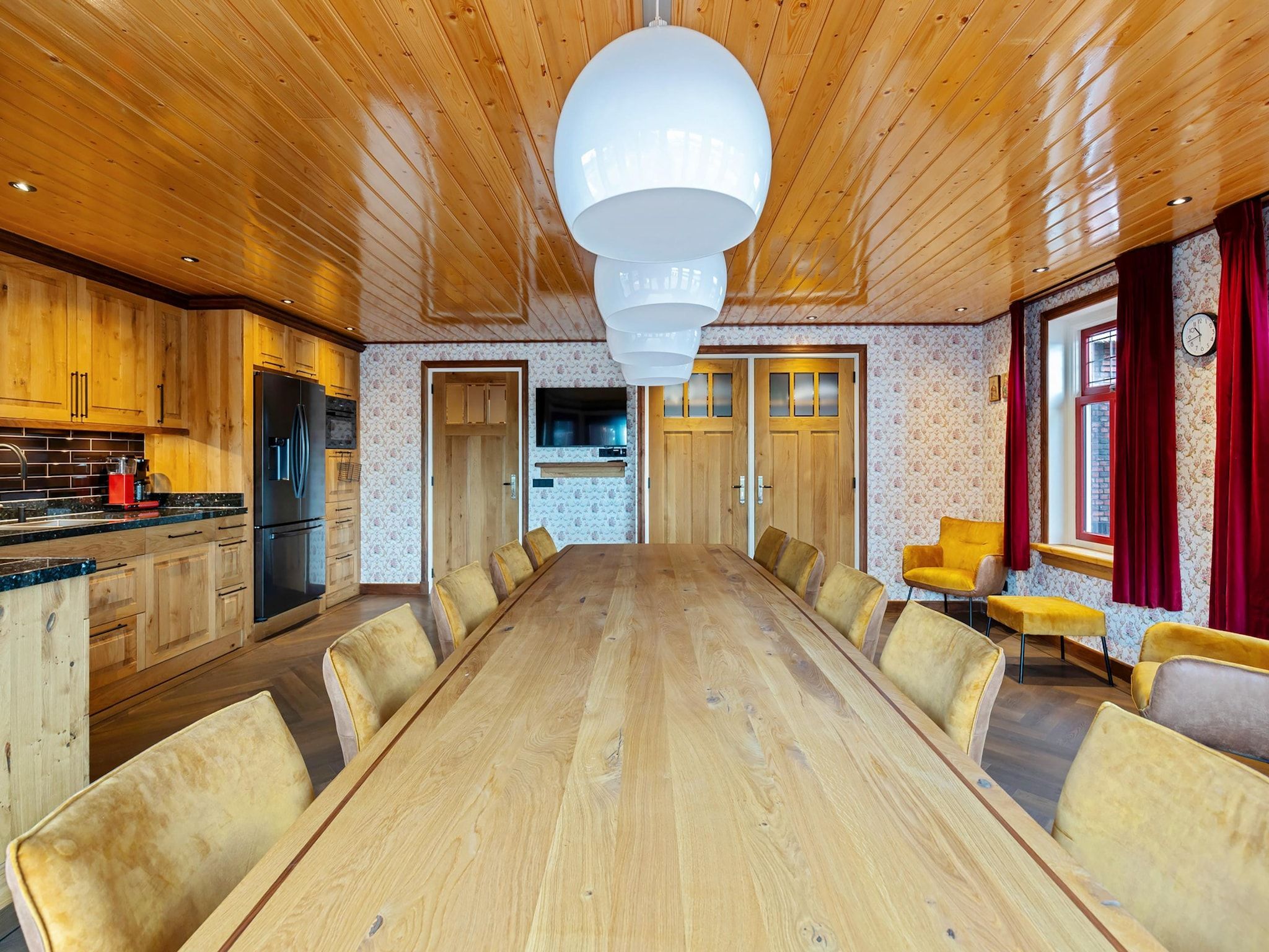 De eetkamer van Oane's Huske en it Simmerhuske in Jistrum / Skûlenboarch