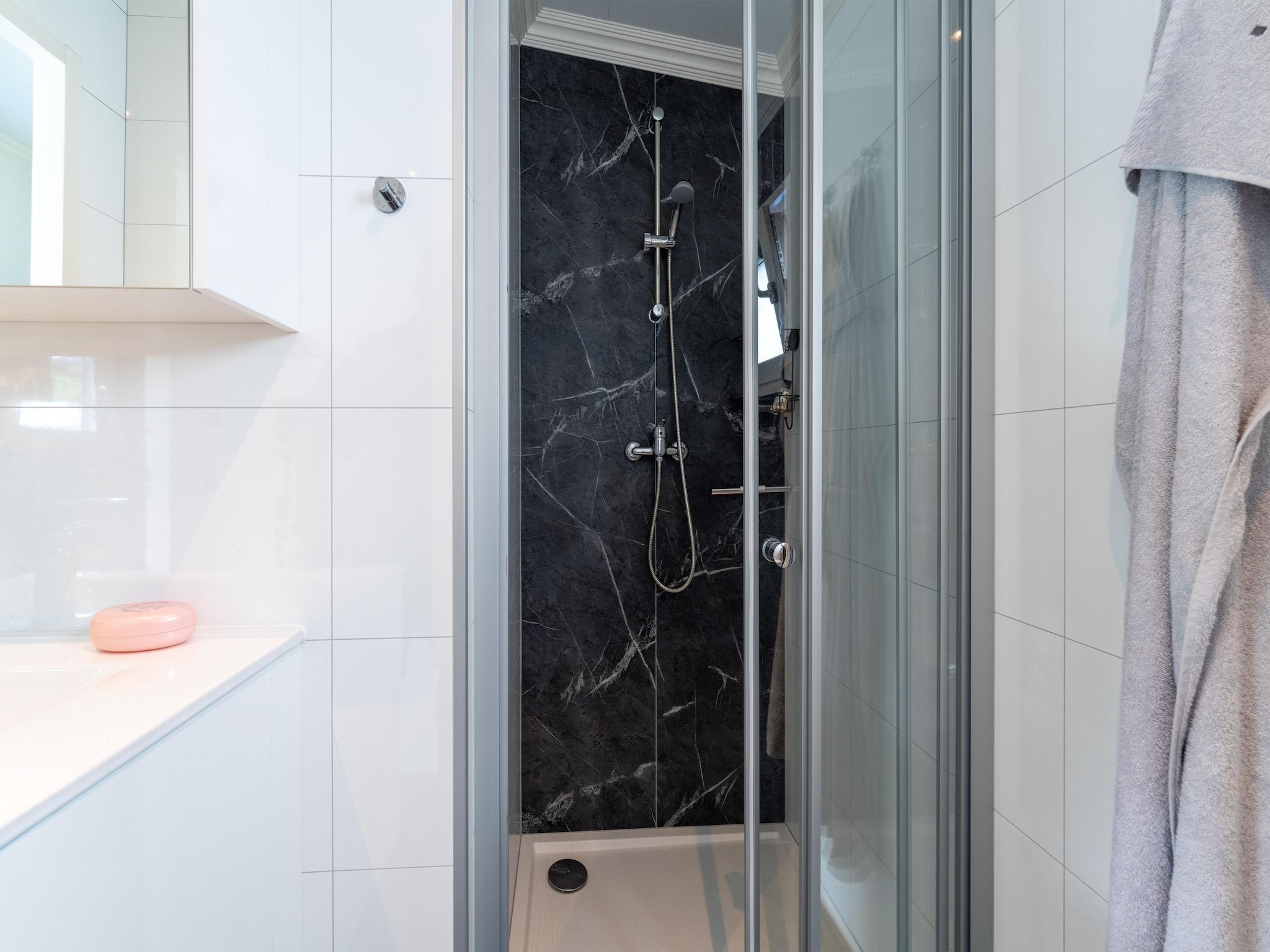 De badkamer van Brabants Weelde 33 in Molenschot