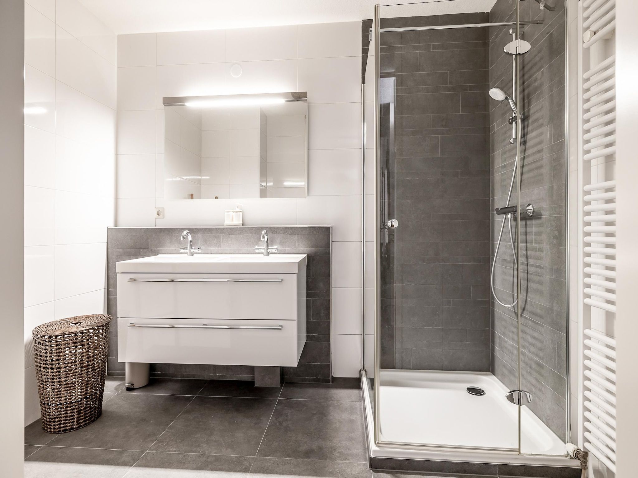 De badkamer van Scheveningen Harbour 36C in Scheveningen