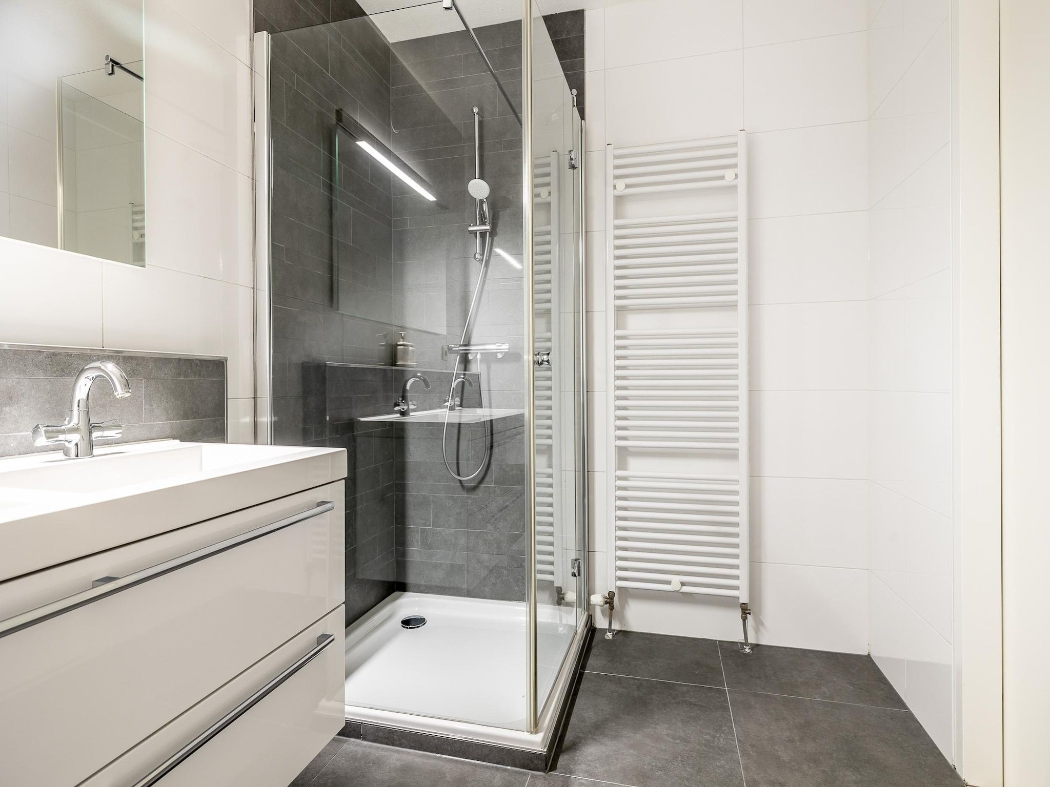 De badkamer van Scheveningen Harbour 36C in Scheveningen