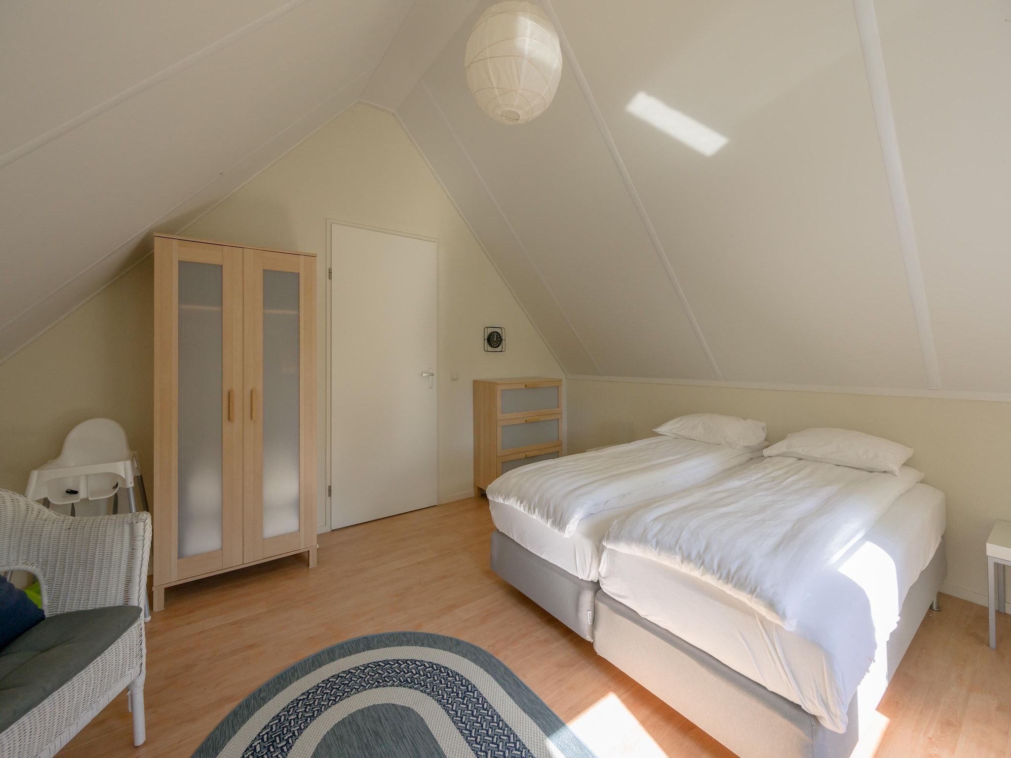 Een slaapkamer van 6-persoons bungalow 27 in Sondel