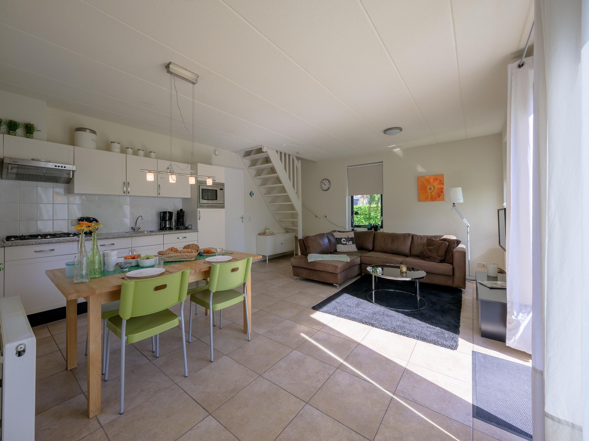 De keuken van 6-persoons bungalow 27 in Sondel