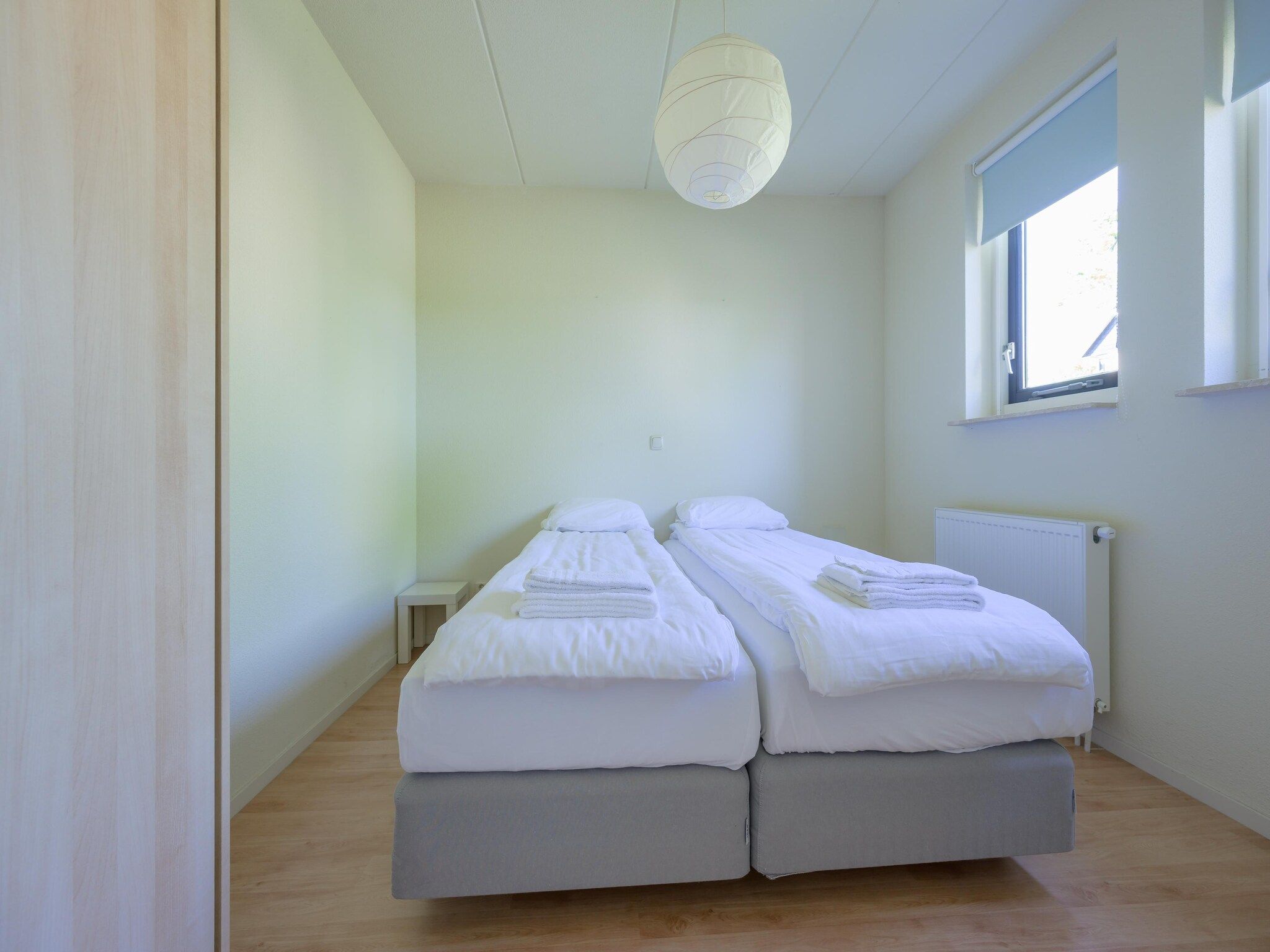 Een slaapkamer van 6-persoons bungalow 27 in Sondel