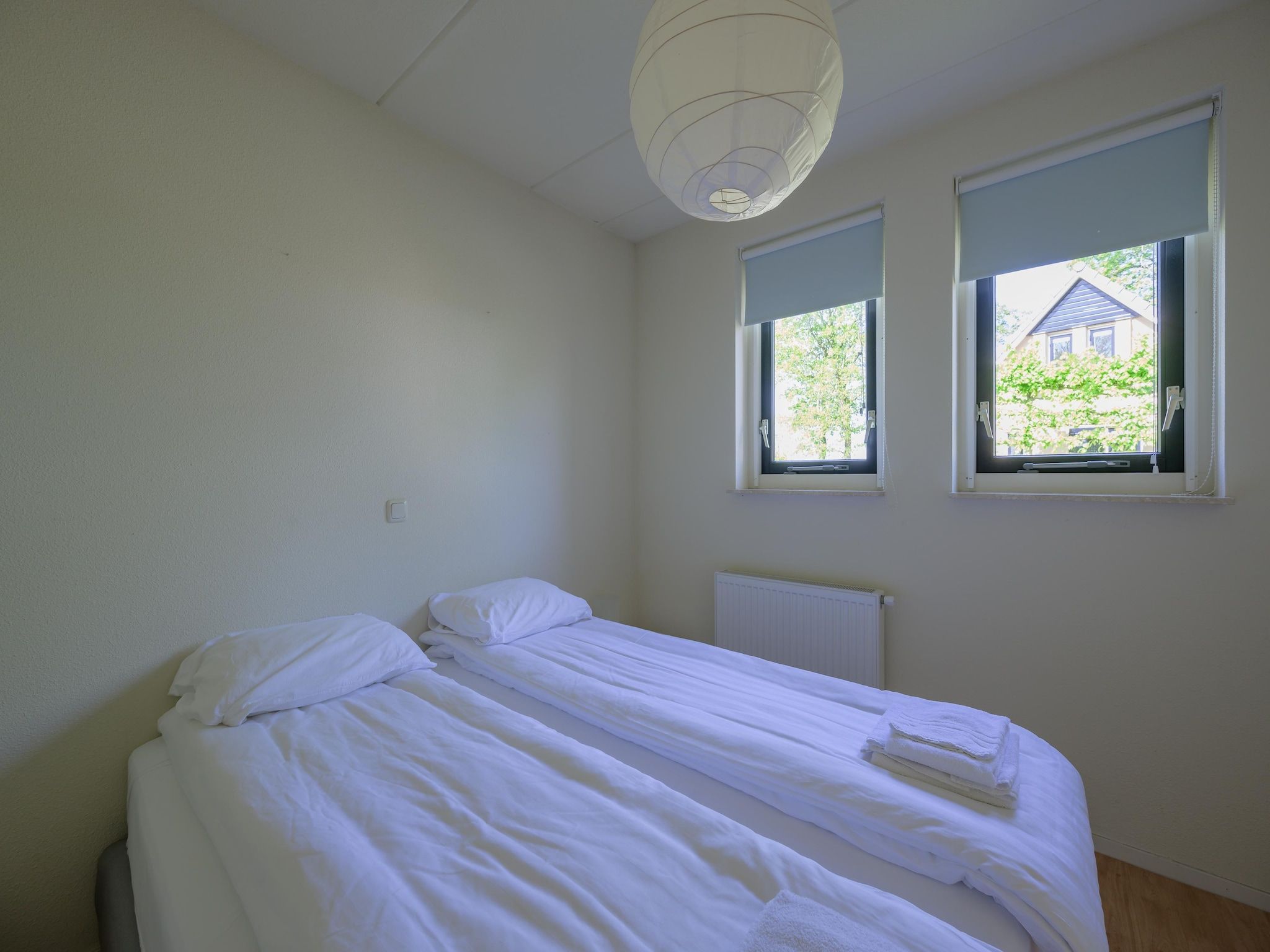 Een slaapkamer van 6-persoons bungalow 27 in Sondel