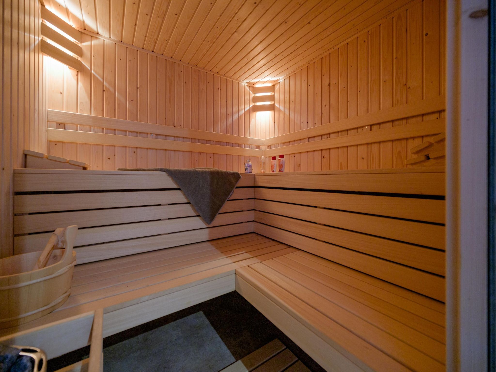 Wellness bij 8 persoons villa in Sondel