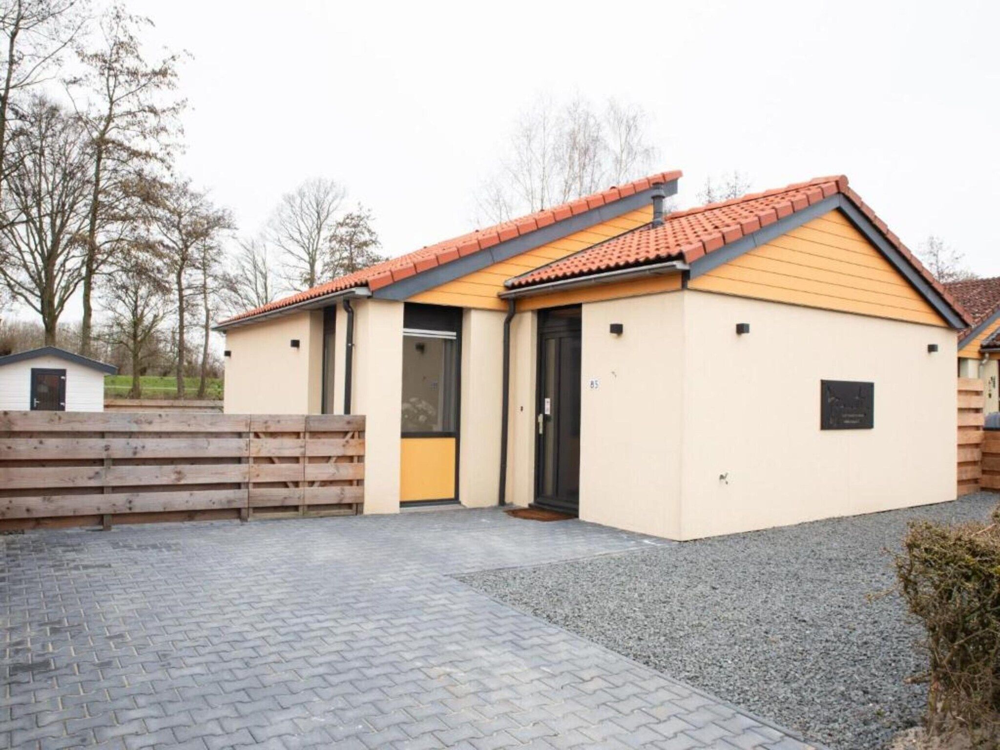 De buitenkant van Premium bungalow – max 4 personen – nummer 80 in Zevenhuizen