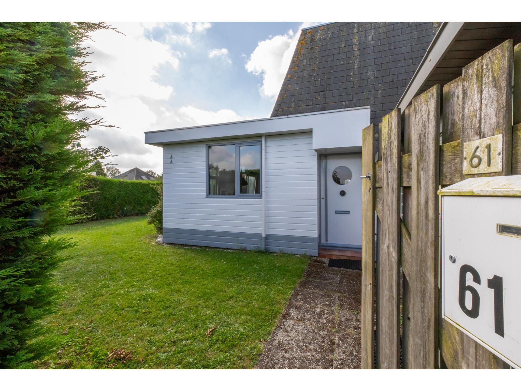 De buitenkant van Strandhuis Schoneveld in Breskens