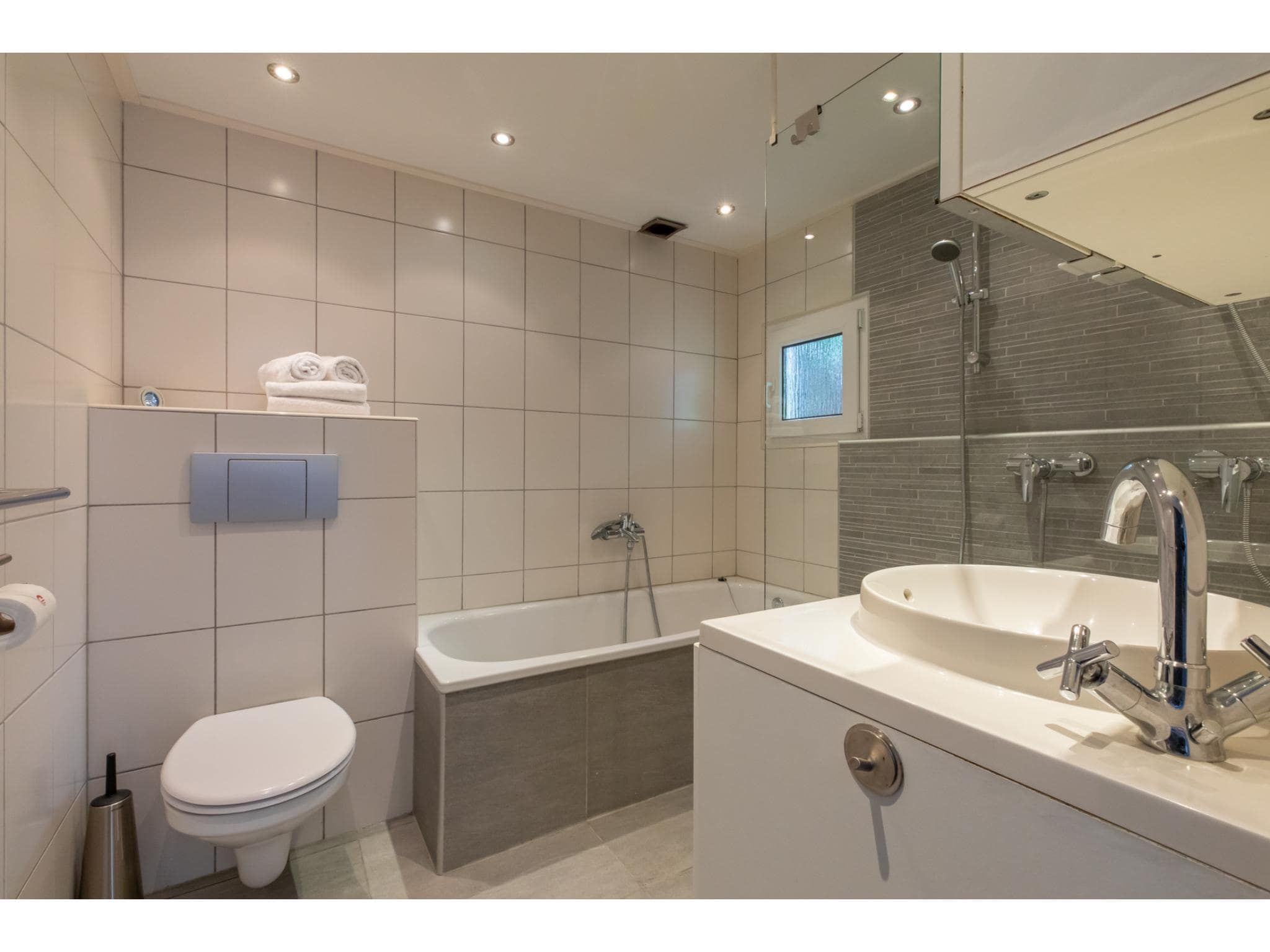 De badkamer van Strandhuis Schoneveld in Breskens