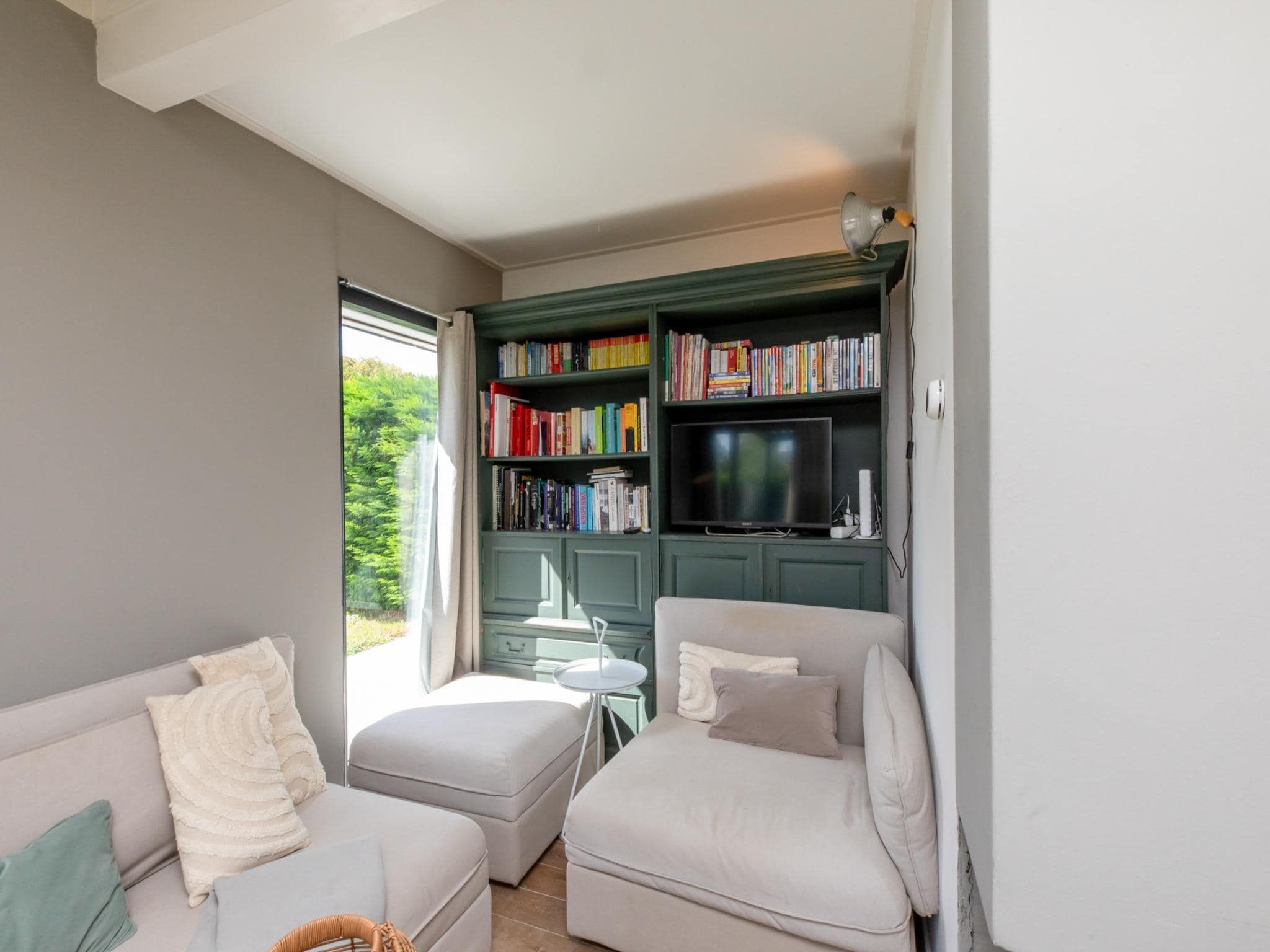 De woonkamer van Strandhuis Schoneveld in Breskens