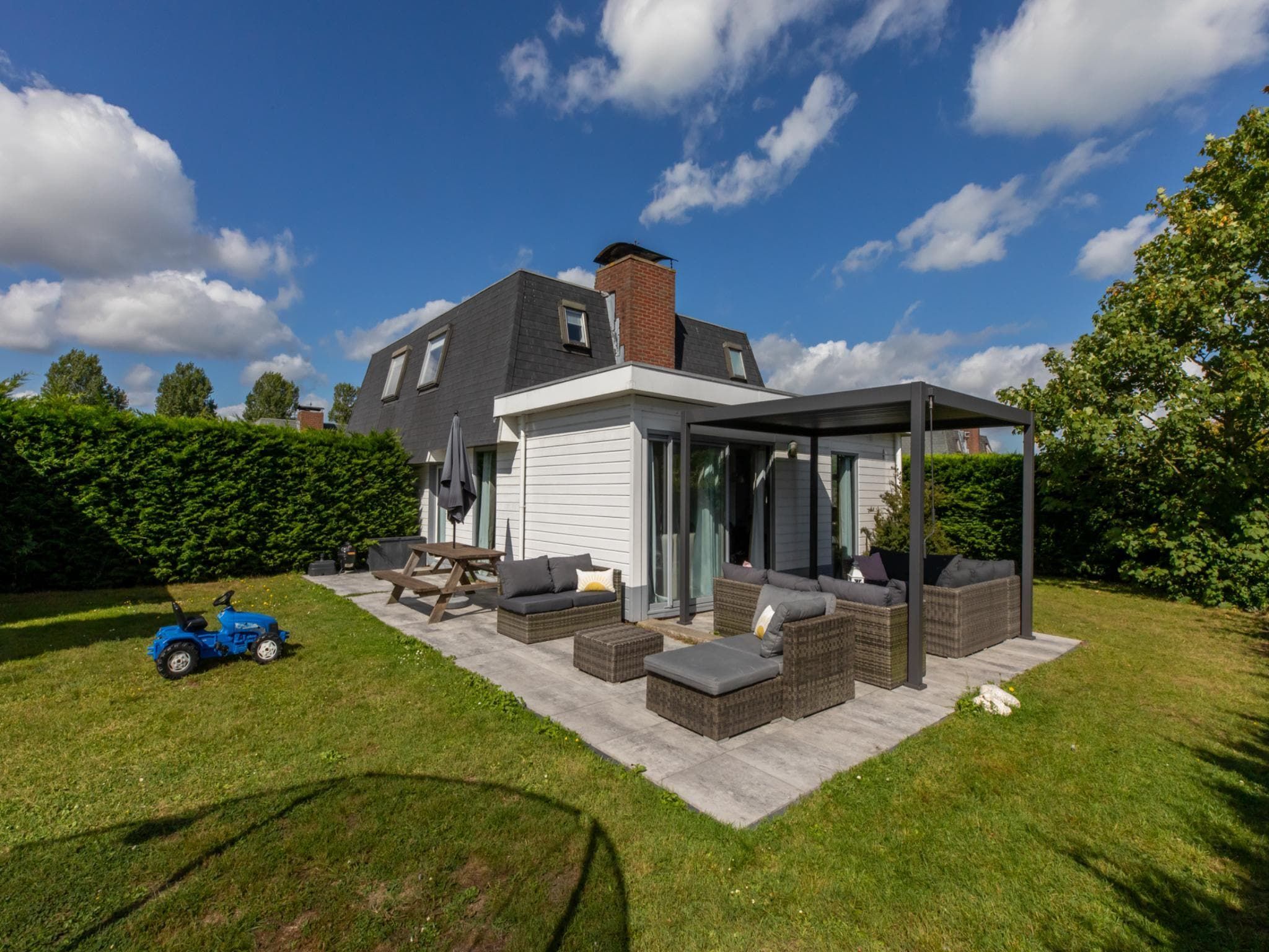 De tuin van Strandhuis Schoneveld in Breskens