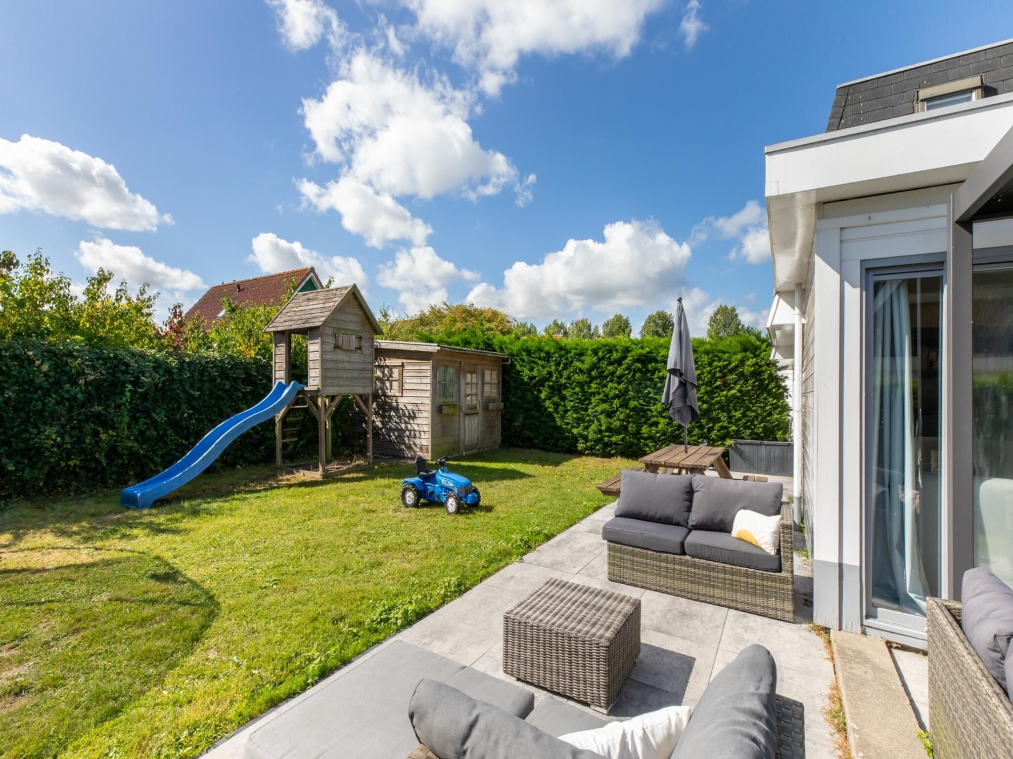 De tuin van Strandhuis Schoneveld in Breskens