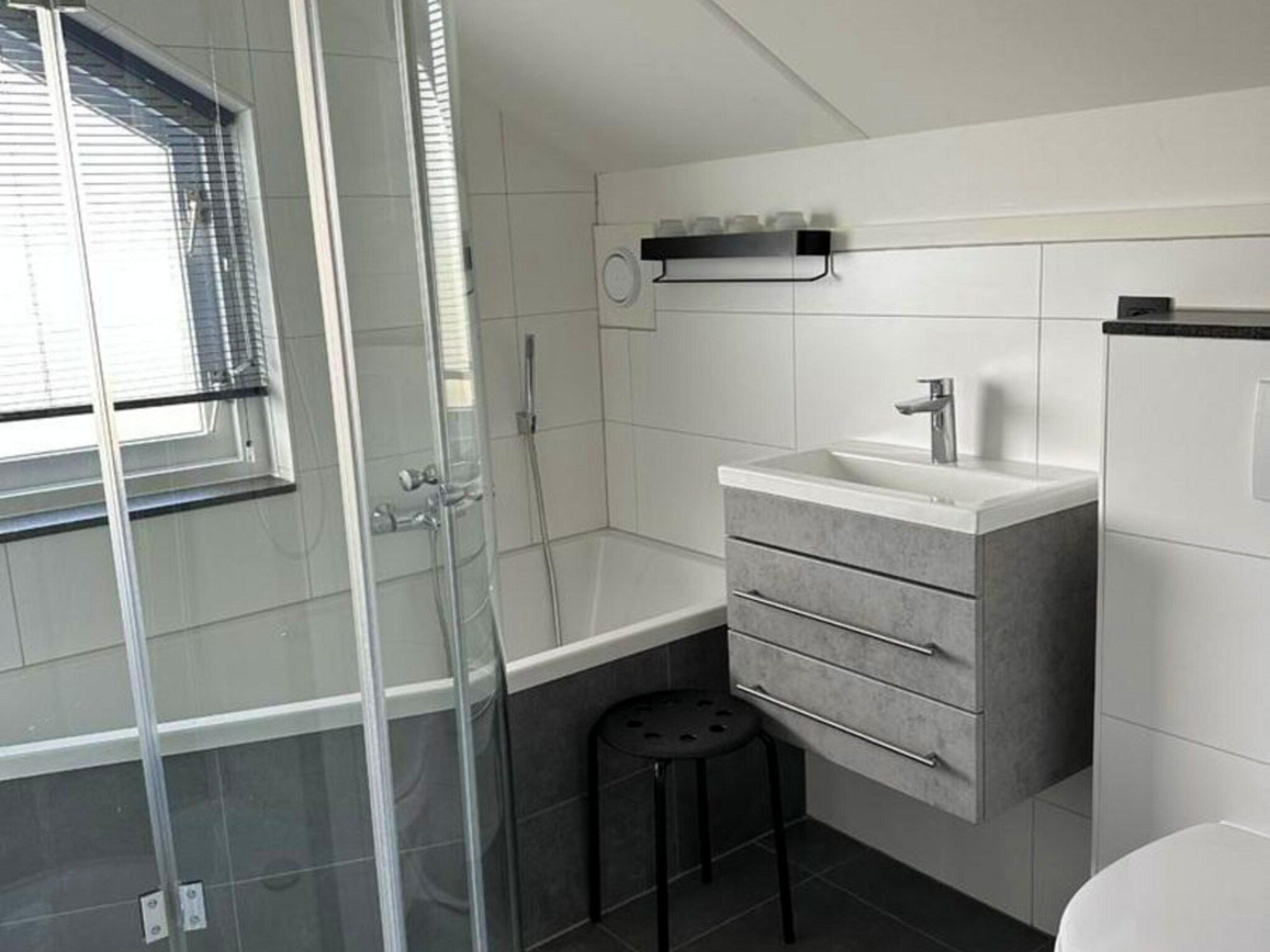 De badkamer van Scheldeveste 144 Schelde Breskens in Breskens