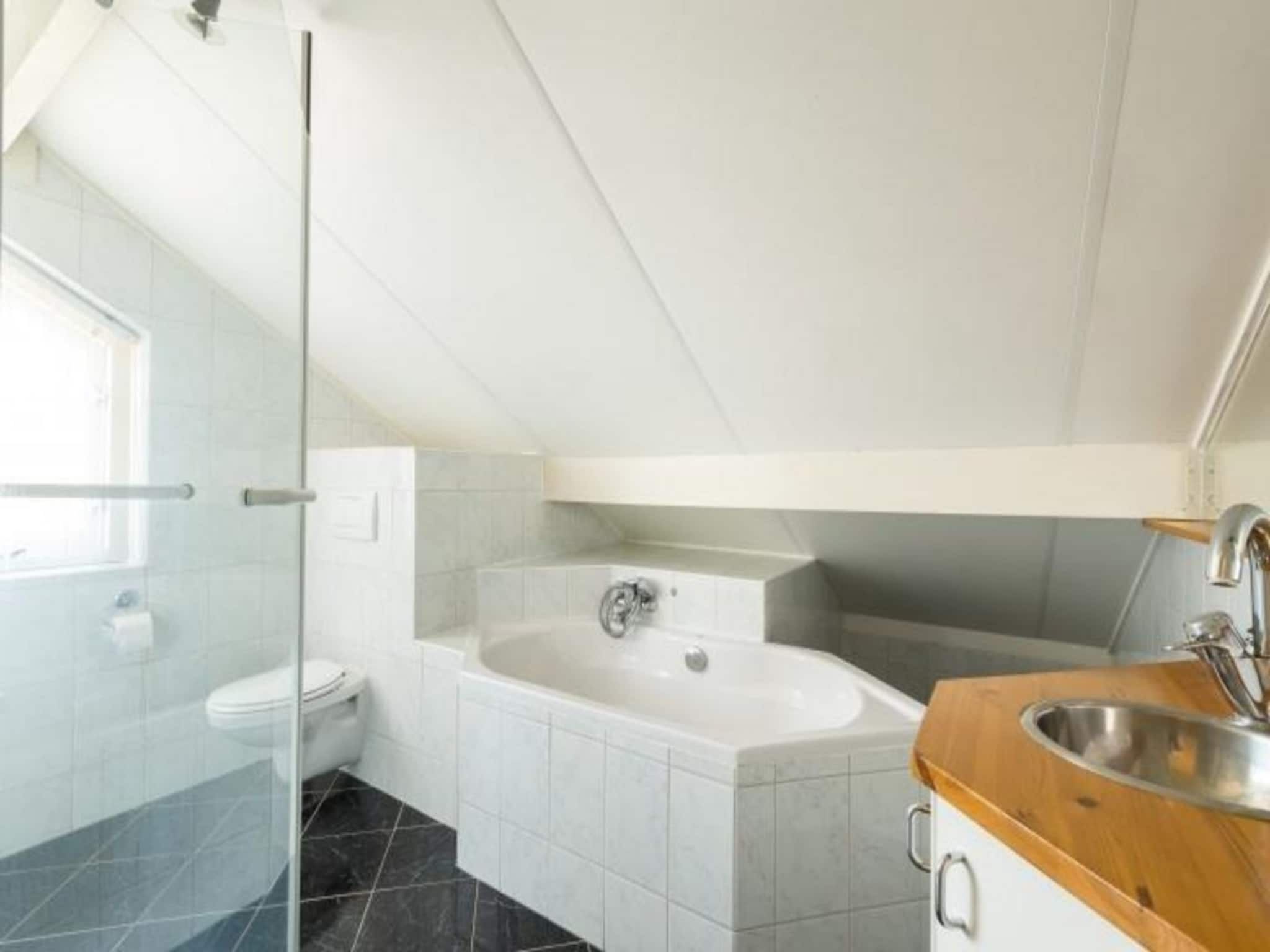 De badkamer van Scheldeveste 151 Schelde Breskens in Breskens