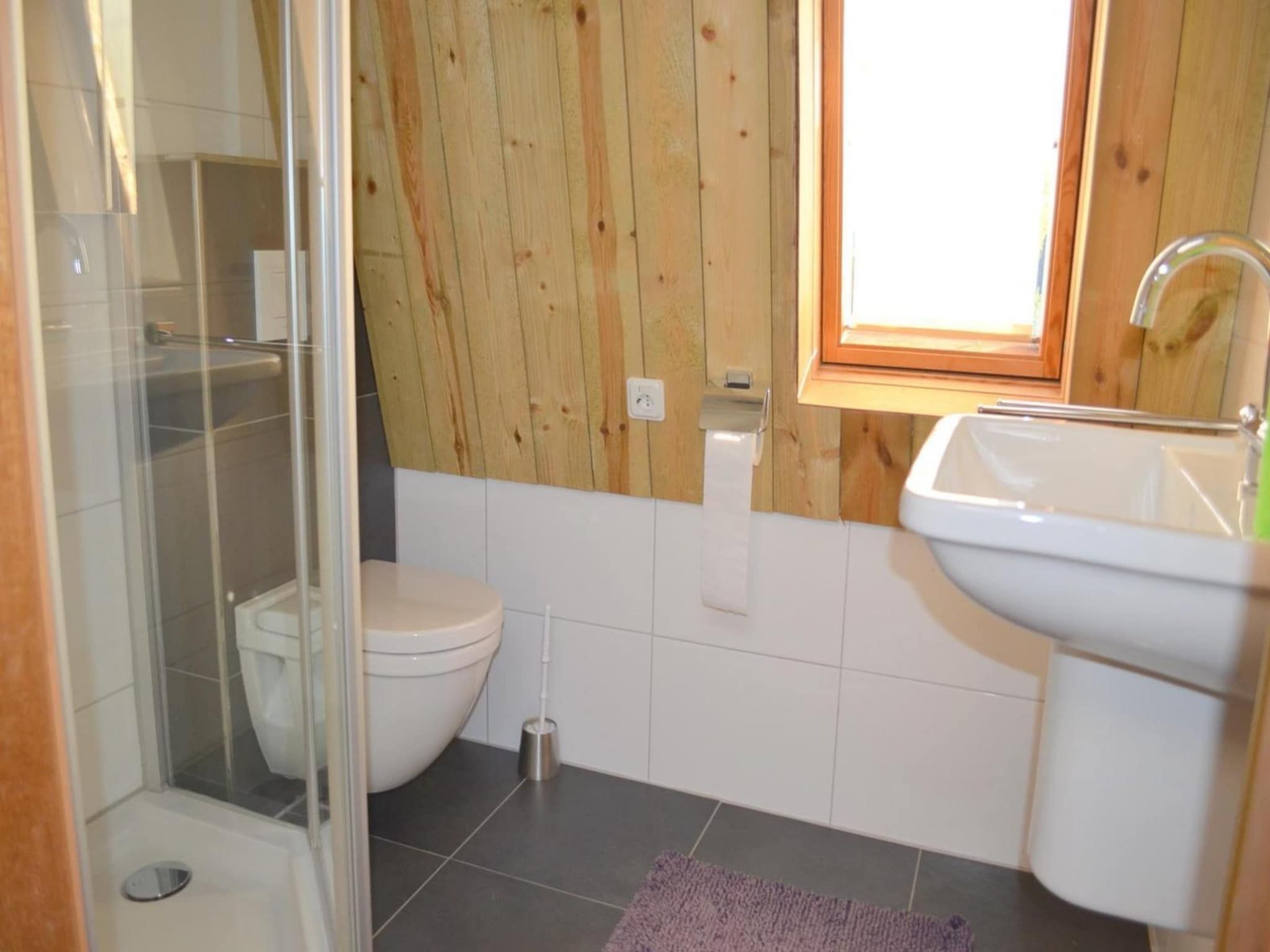 De badkamer van Schoneveld 11 Zeester Breskens in Breskens