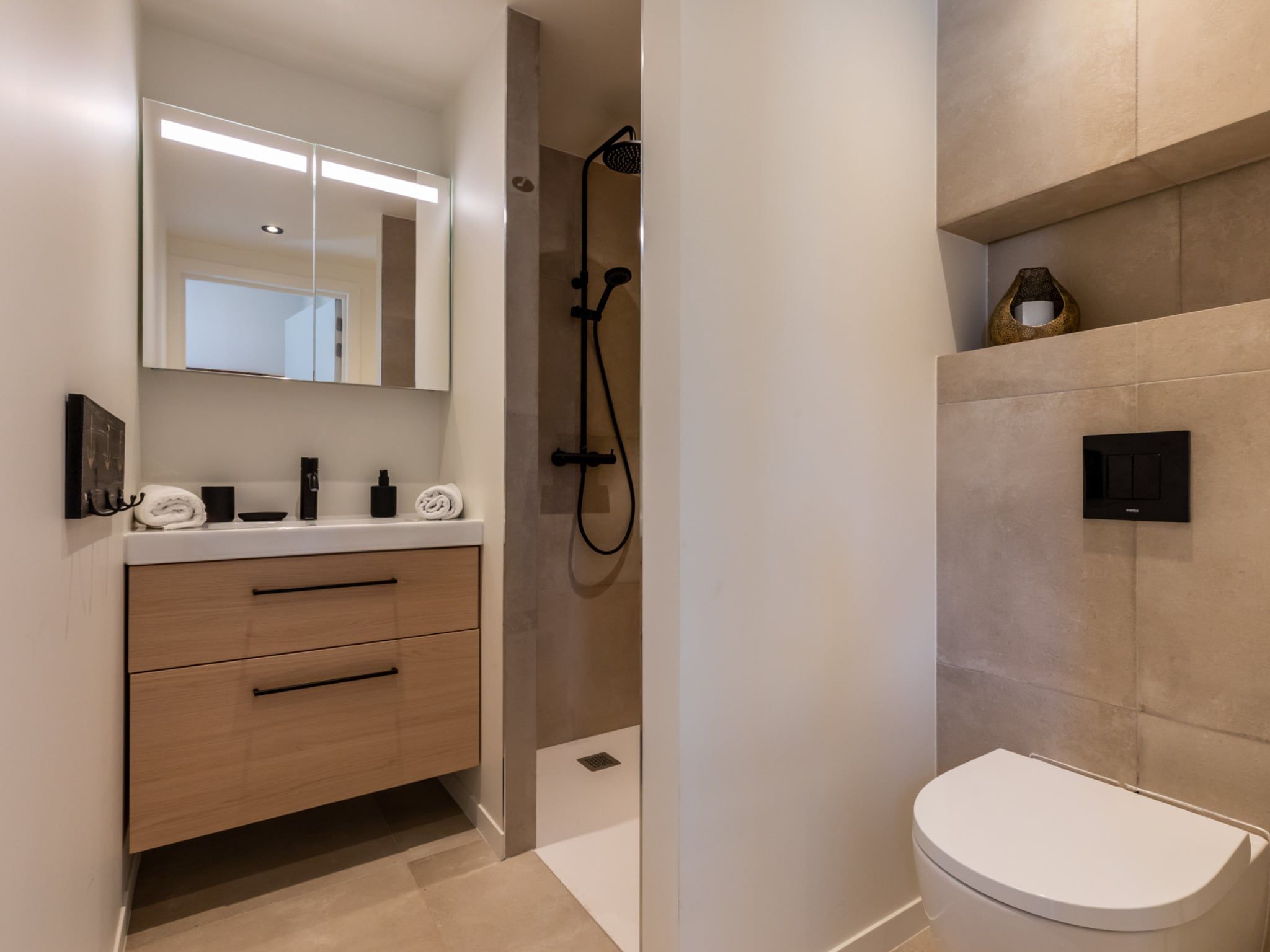 De badkamer van Lepelblad 42 en 44  Nieuwvliet-Bad in Nieuwvliet-Bad