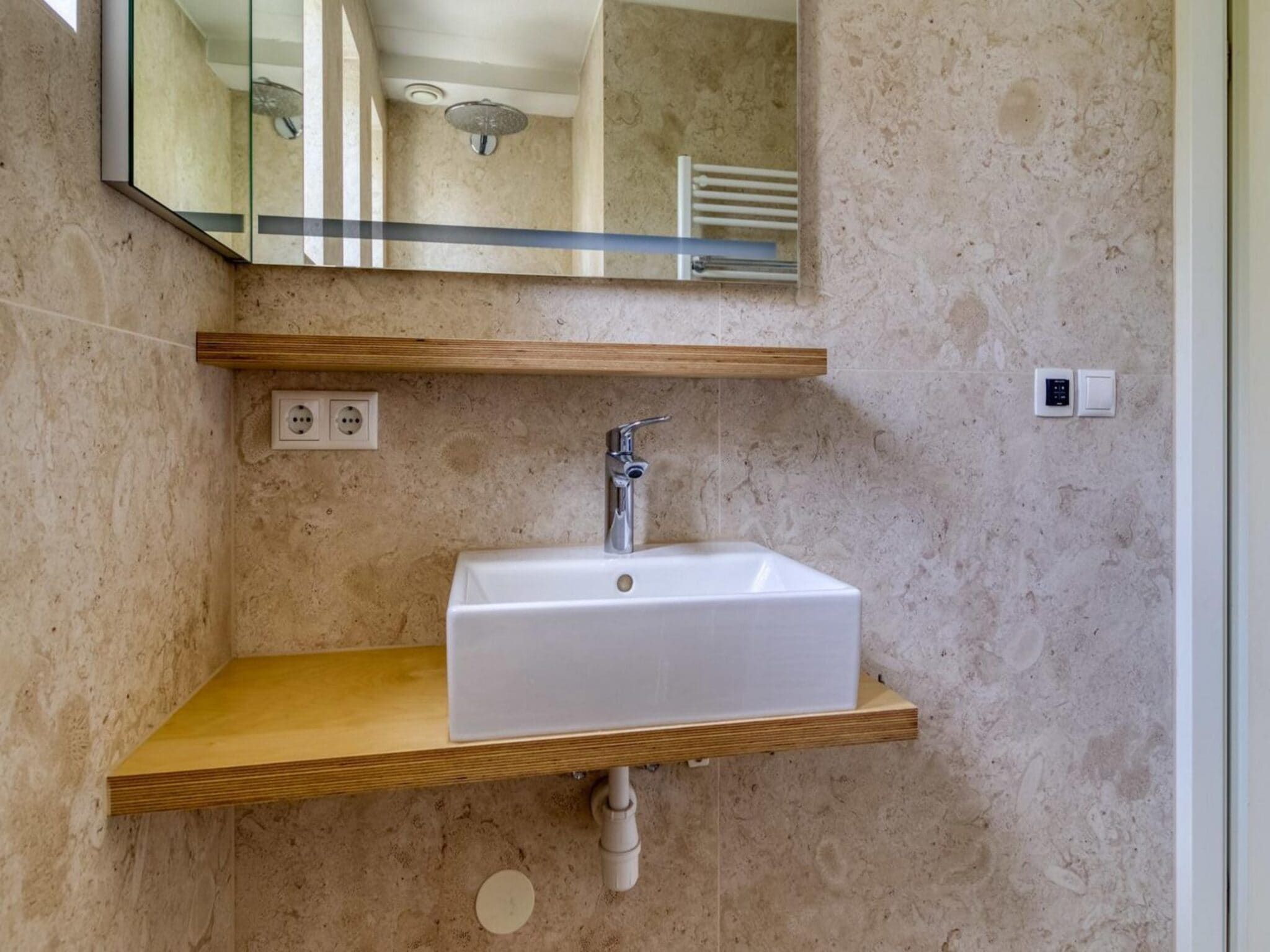 De badkamer van Scheldeveste 165 Schelde Breskens in Breskens