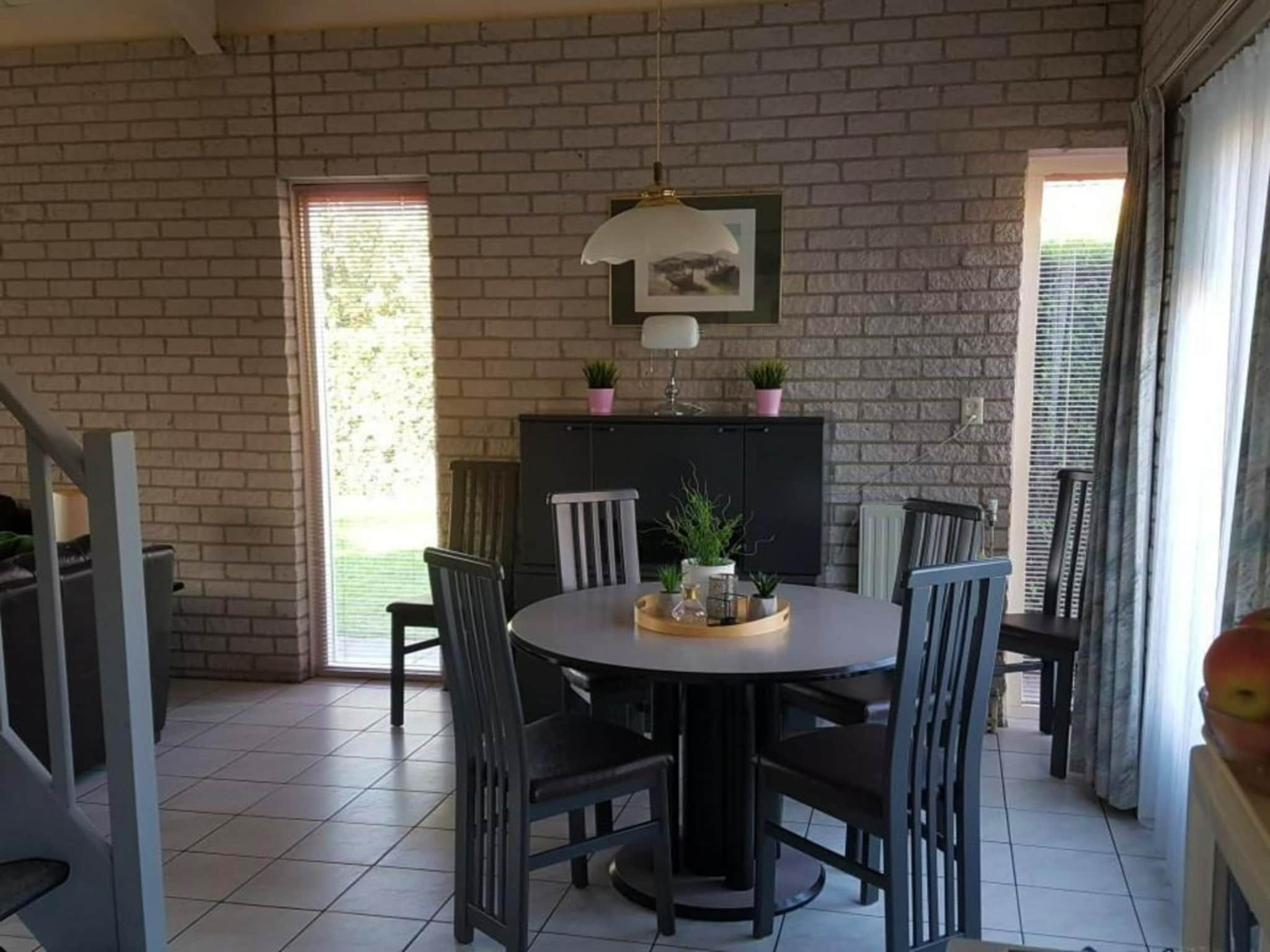 De eetkamer van Schoneveld 353 Strandparel Breskens in Breskens