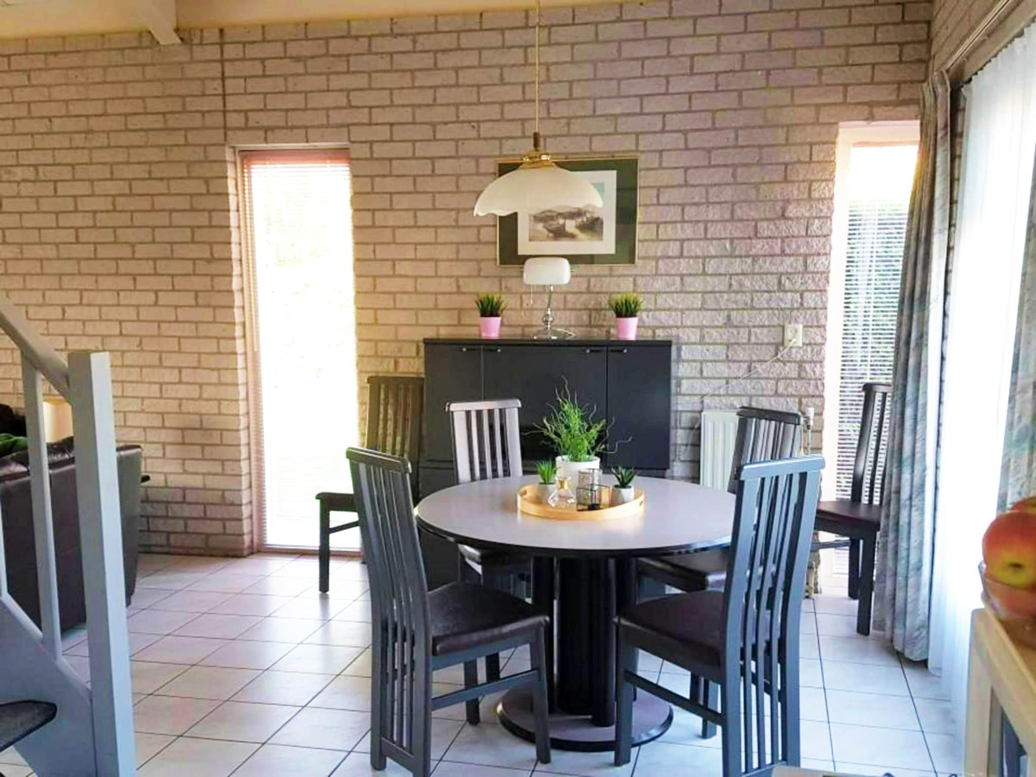De eetkamer van Schoneveld 353 Strandparel Breskens in Breskens