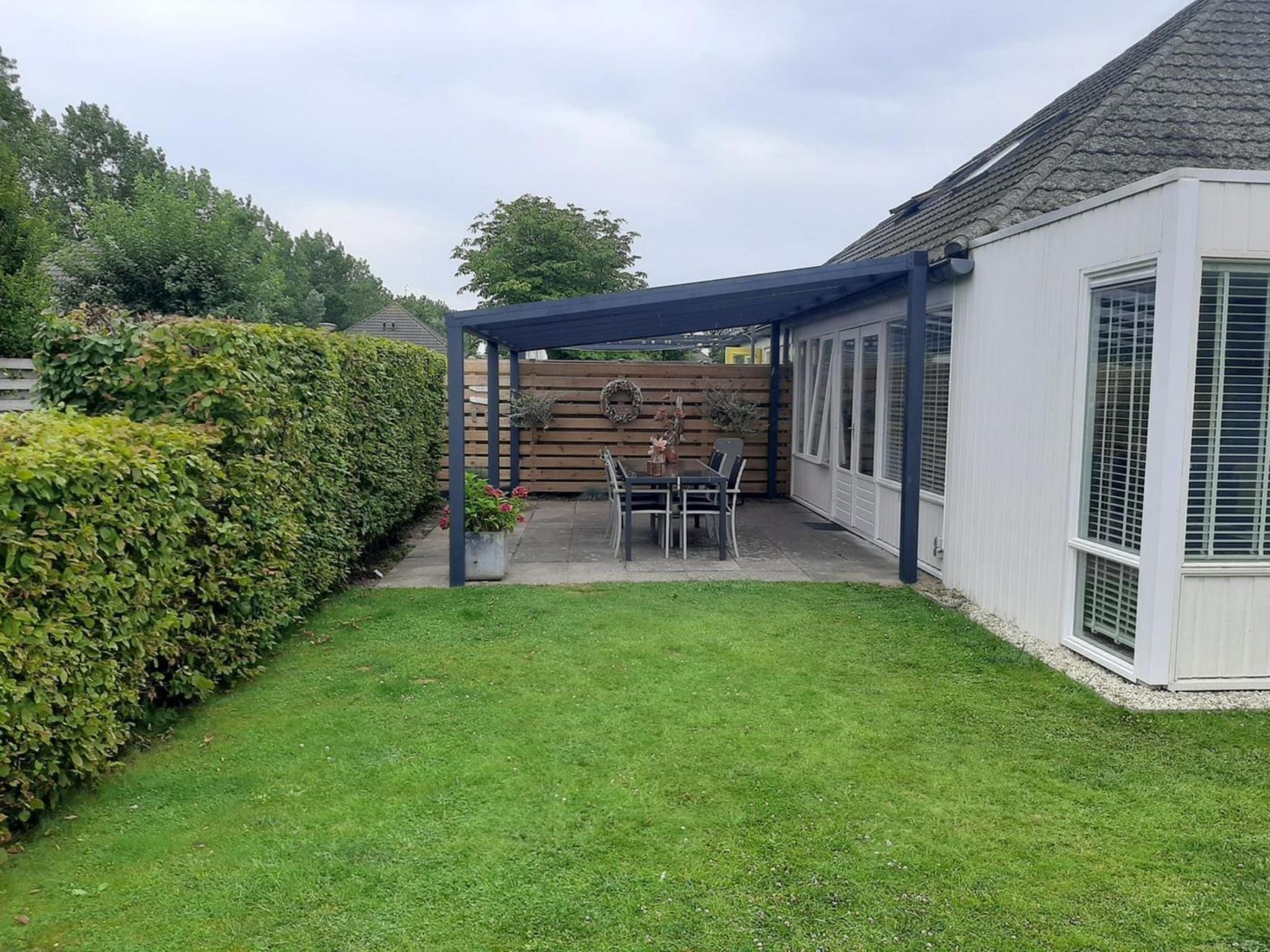 De tuin van Schoneveld 121 Duinroos Breskens in Breskens