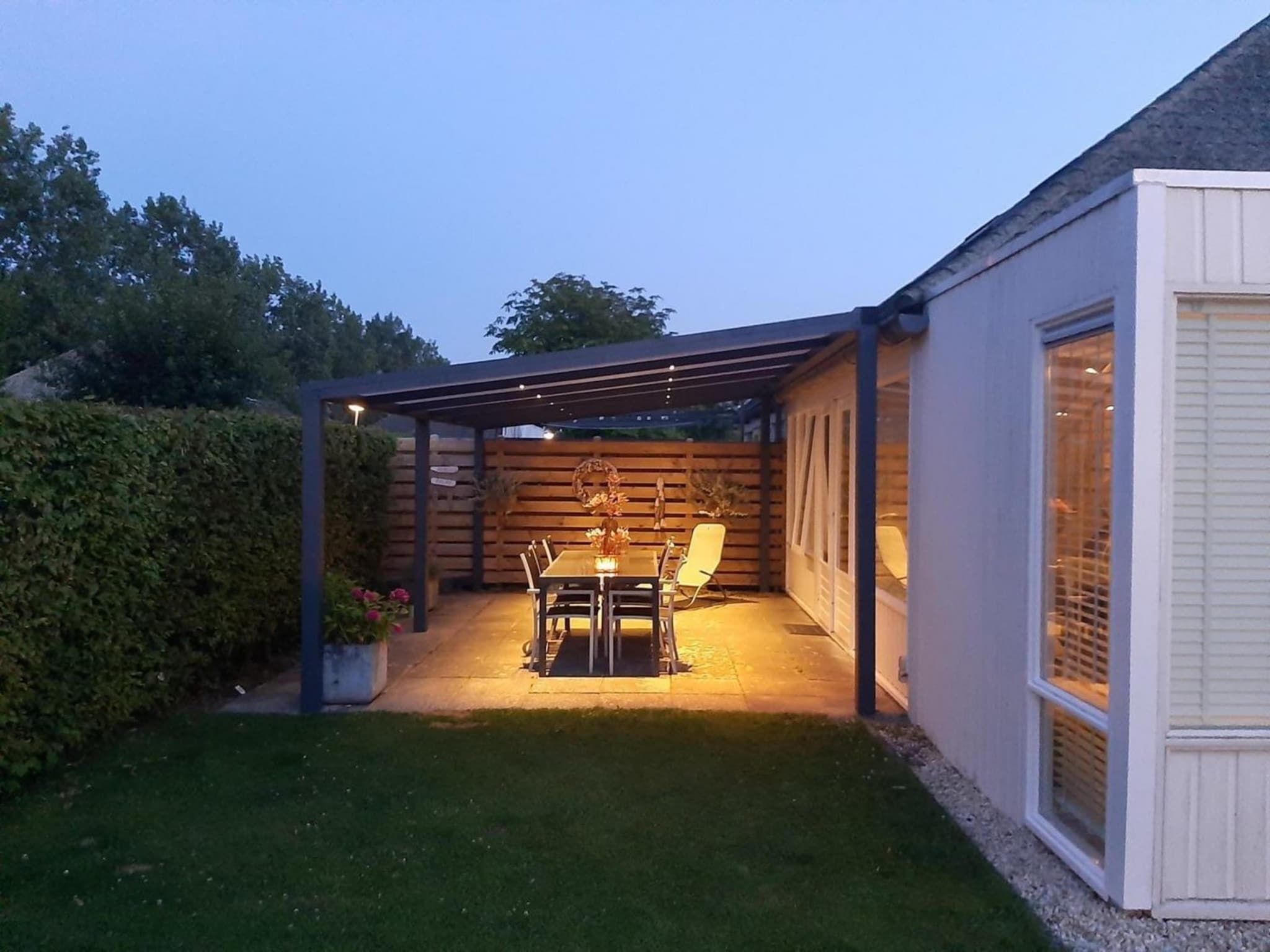 Het terras van Schoneveld 121 Duinroos Breskens in Breskens
