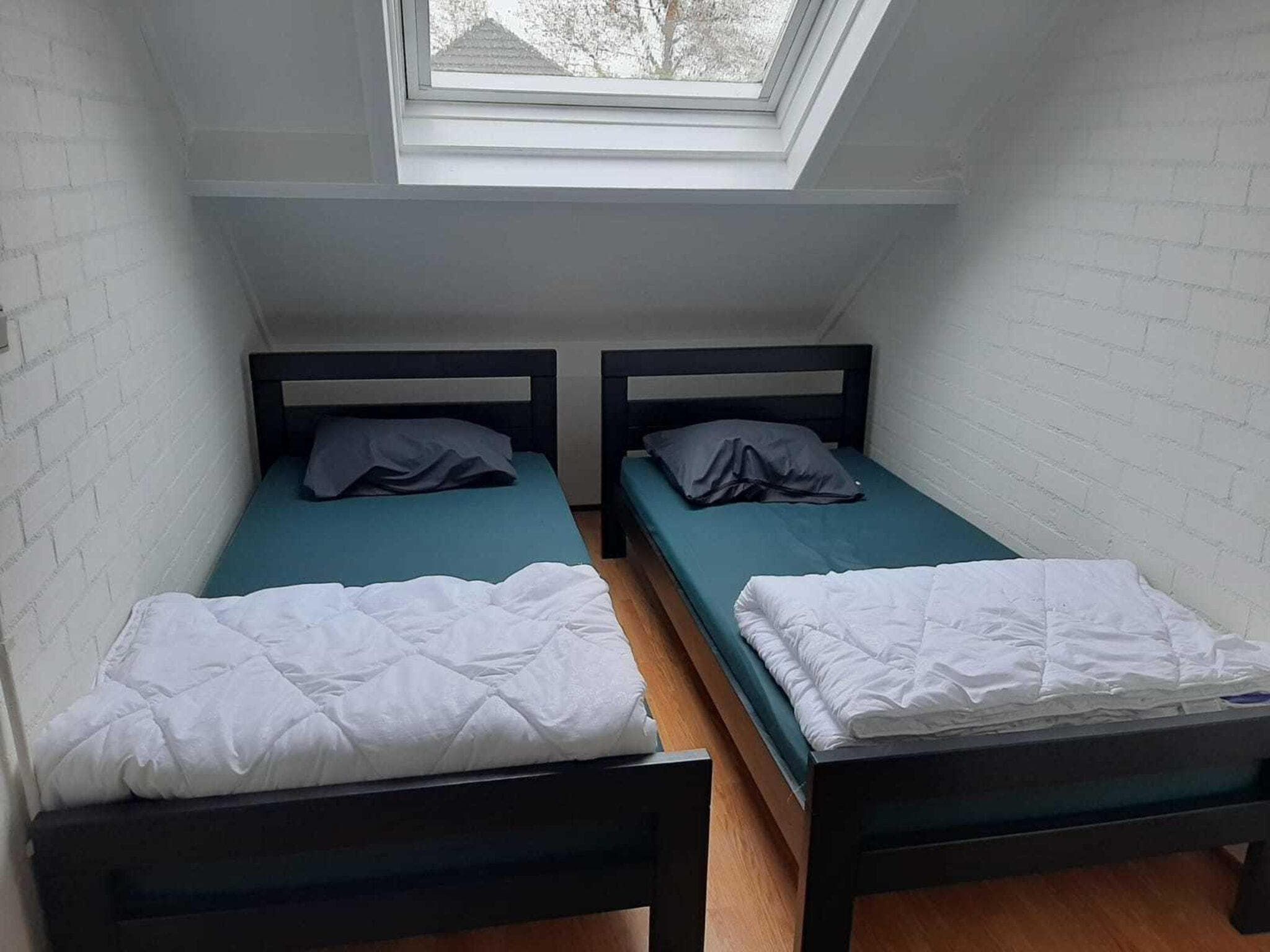 Een slaapkamer van Schoneveld 121 Duinroos Breskens in Breskens