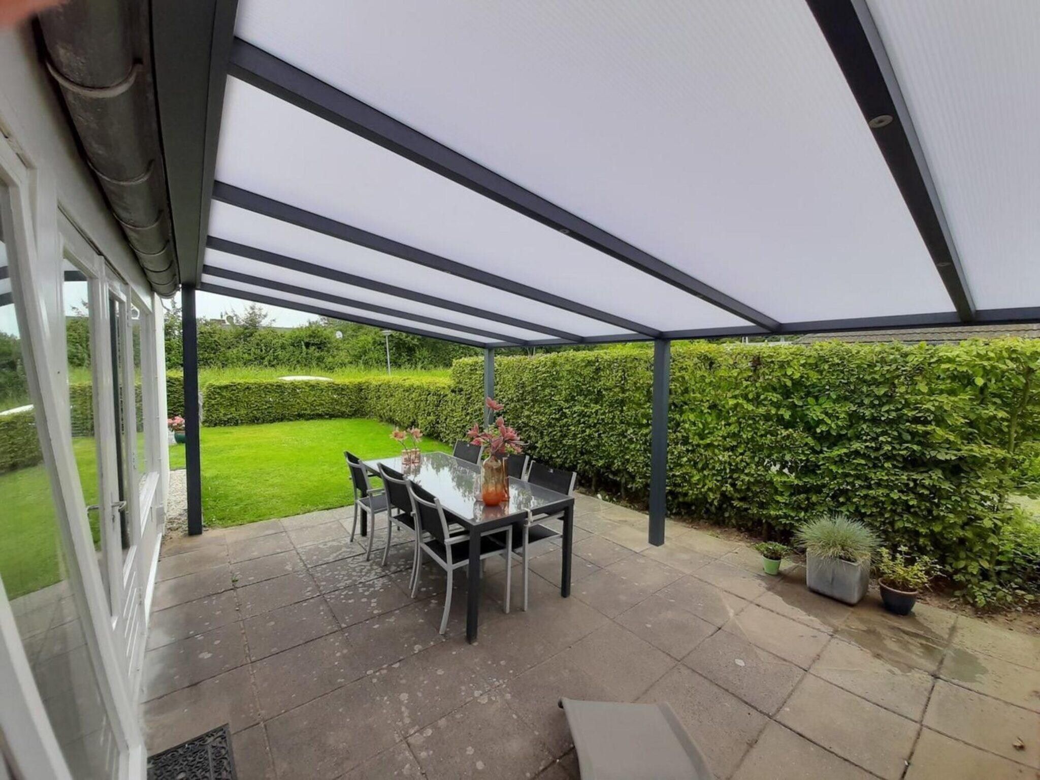 Het terras van Schoneveld 121 Duinroos Breskens in Breskens