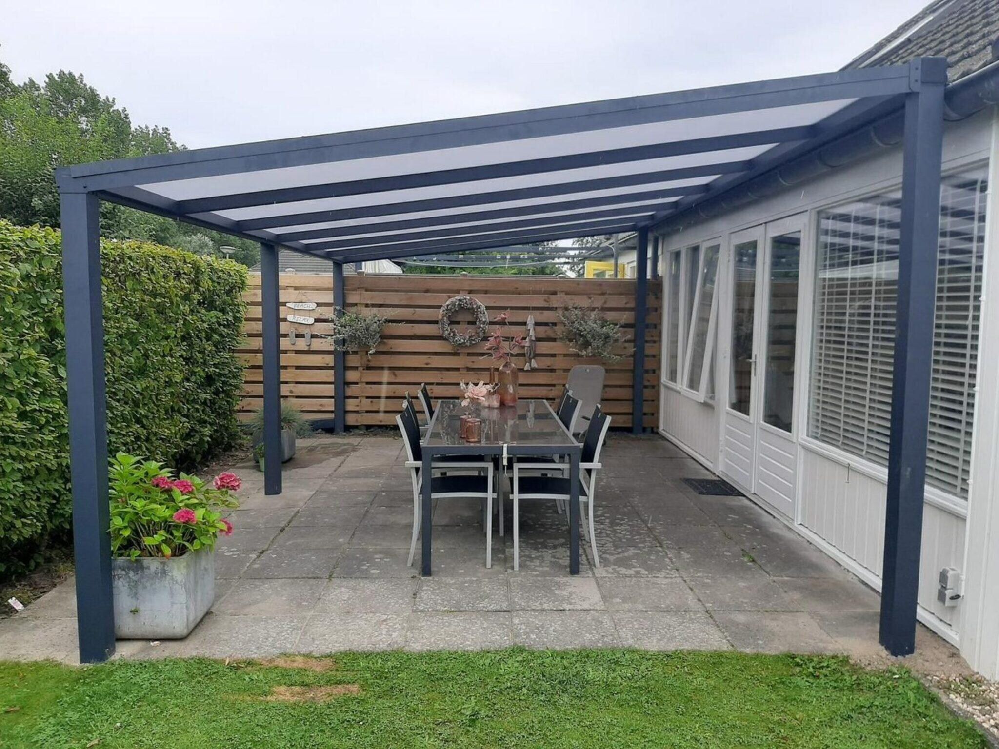 Het terras van Schoneveld 121 Duinroos Breskens in Breskens