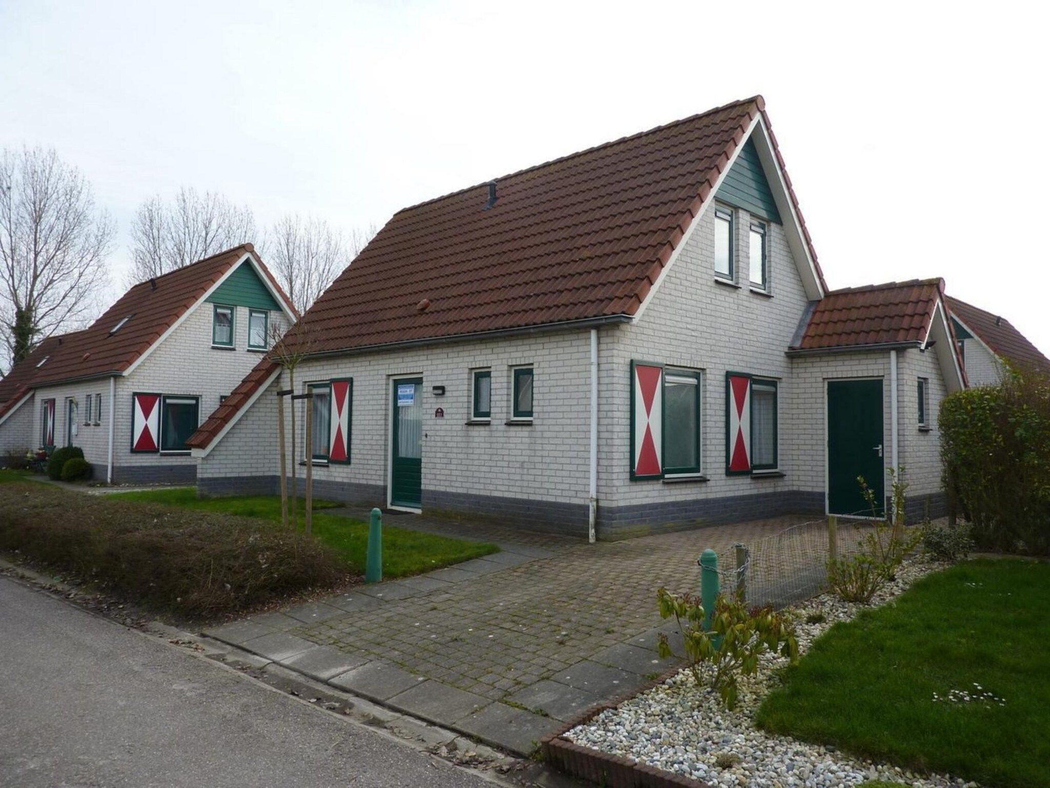 De buitenkant van Schoneveld 132 Zeemeeuw Breskens in Breskens