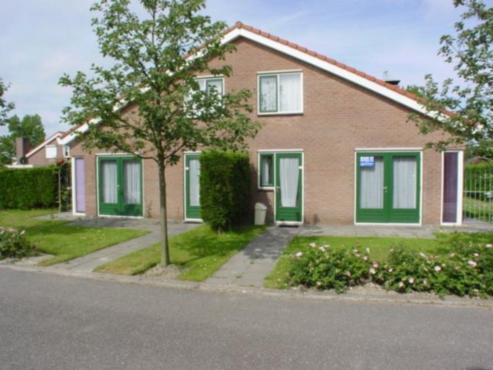 De buitenkant van Schoneveld 367 Strandparel Breskens in Breskens