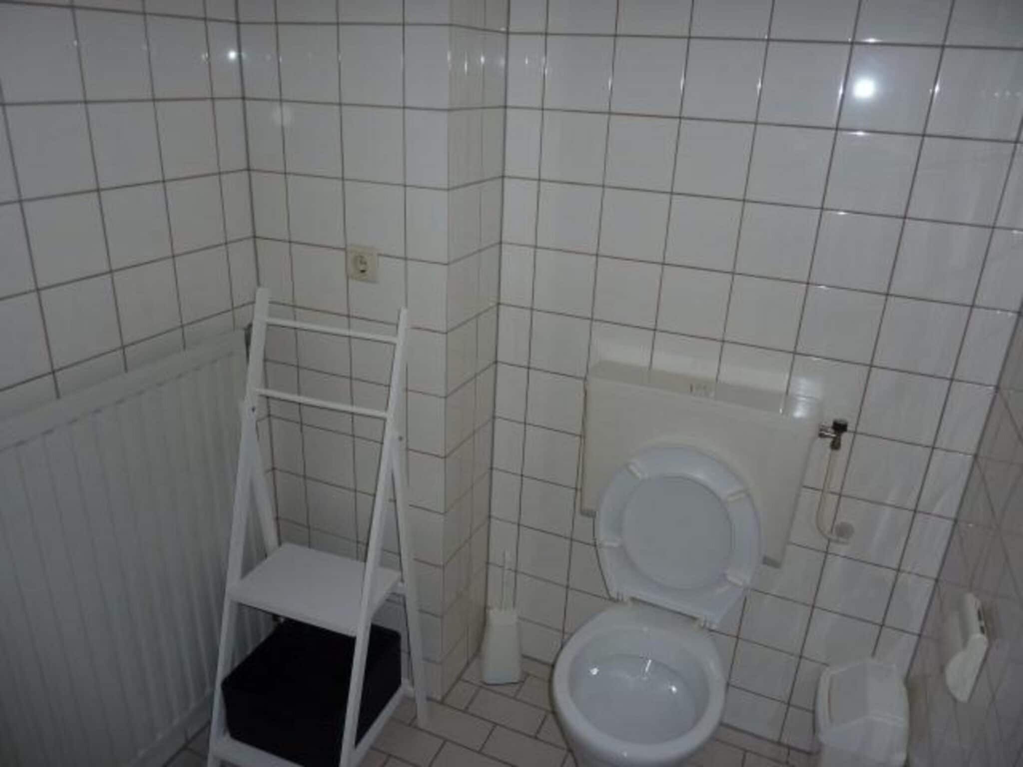 De badkamer van Schoneveld 367 Strandparel Breskens in Breskens