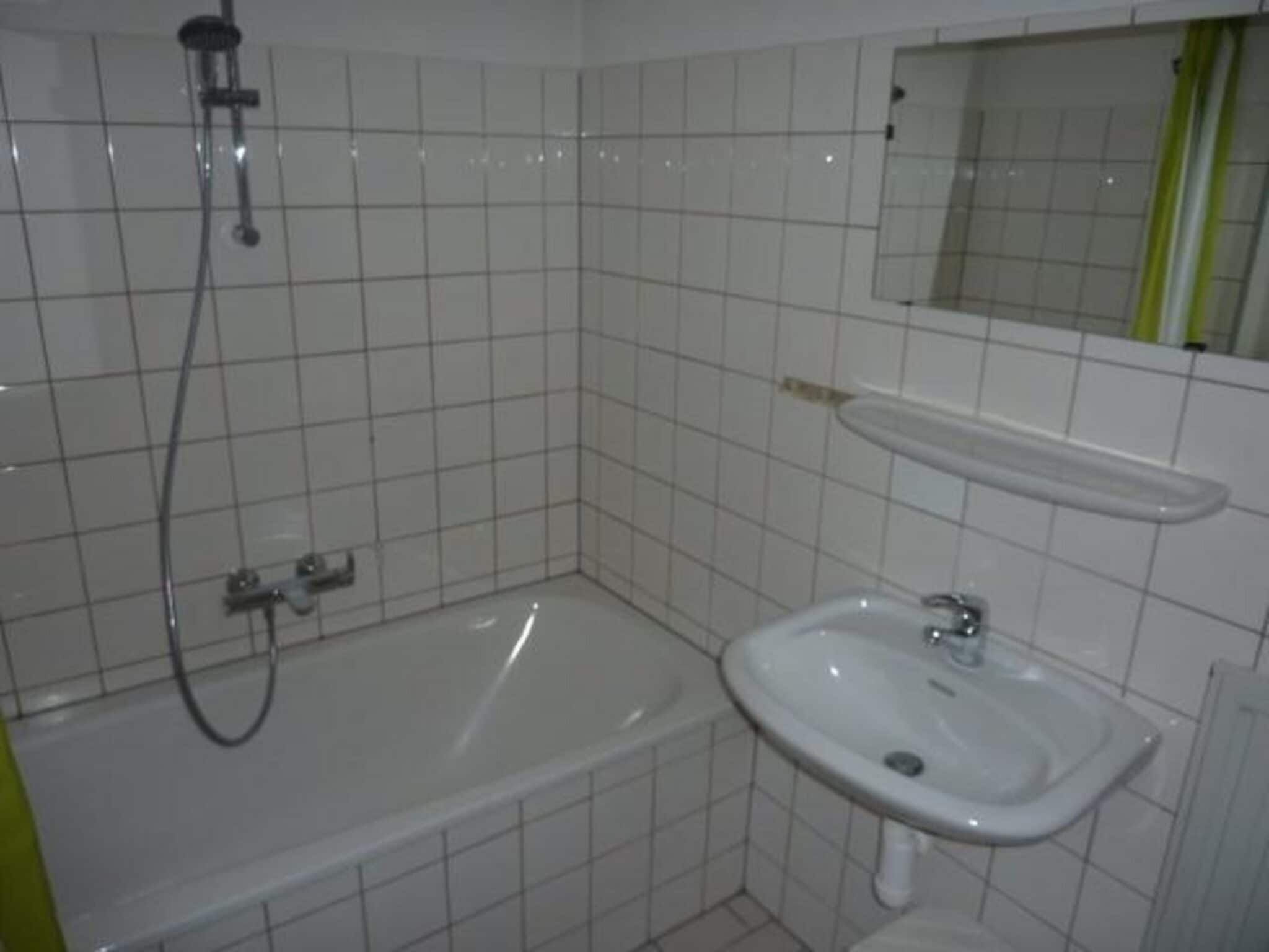 De badkamer van Schoneveld 367 Strandparel Breskens in Breskens