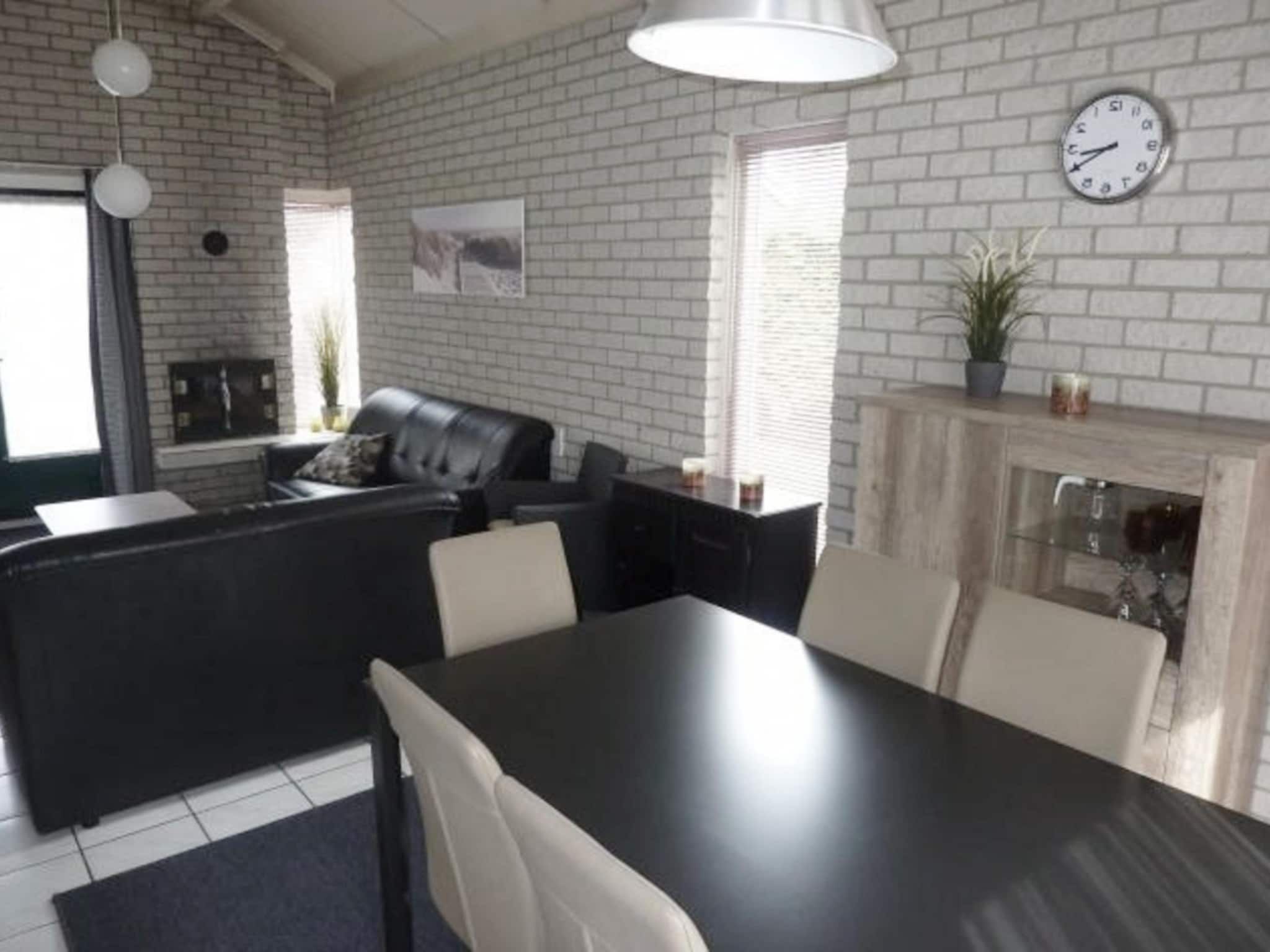 De woonkamer van Schoneveld 367 Strandparel Breskens in Breskens