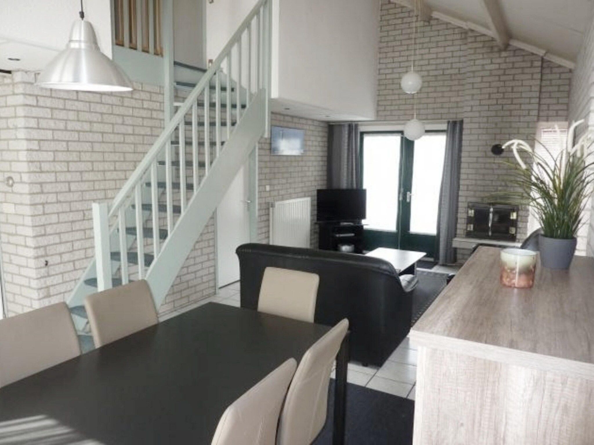 De eetkamer van Schoneveld 367 Strandparel Breskens in Breskens