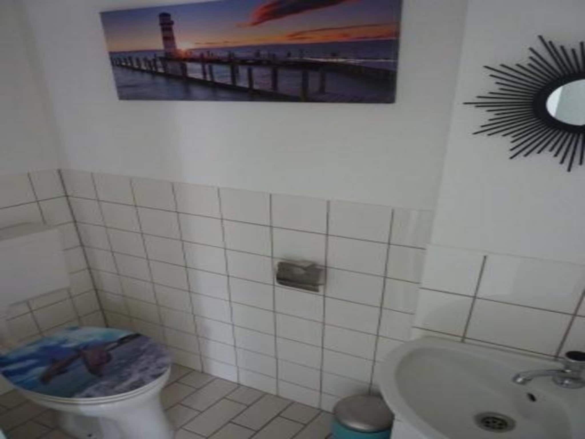 De badkamer van Schoneveld 369 Strandparel Breskens in Breskens