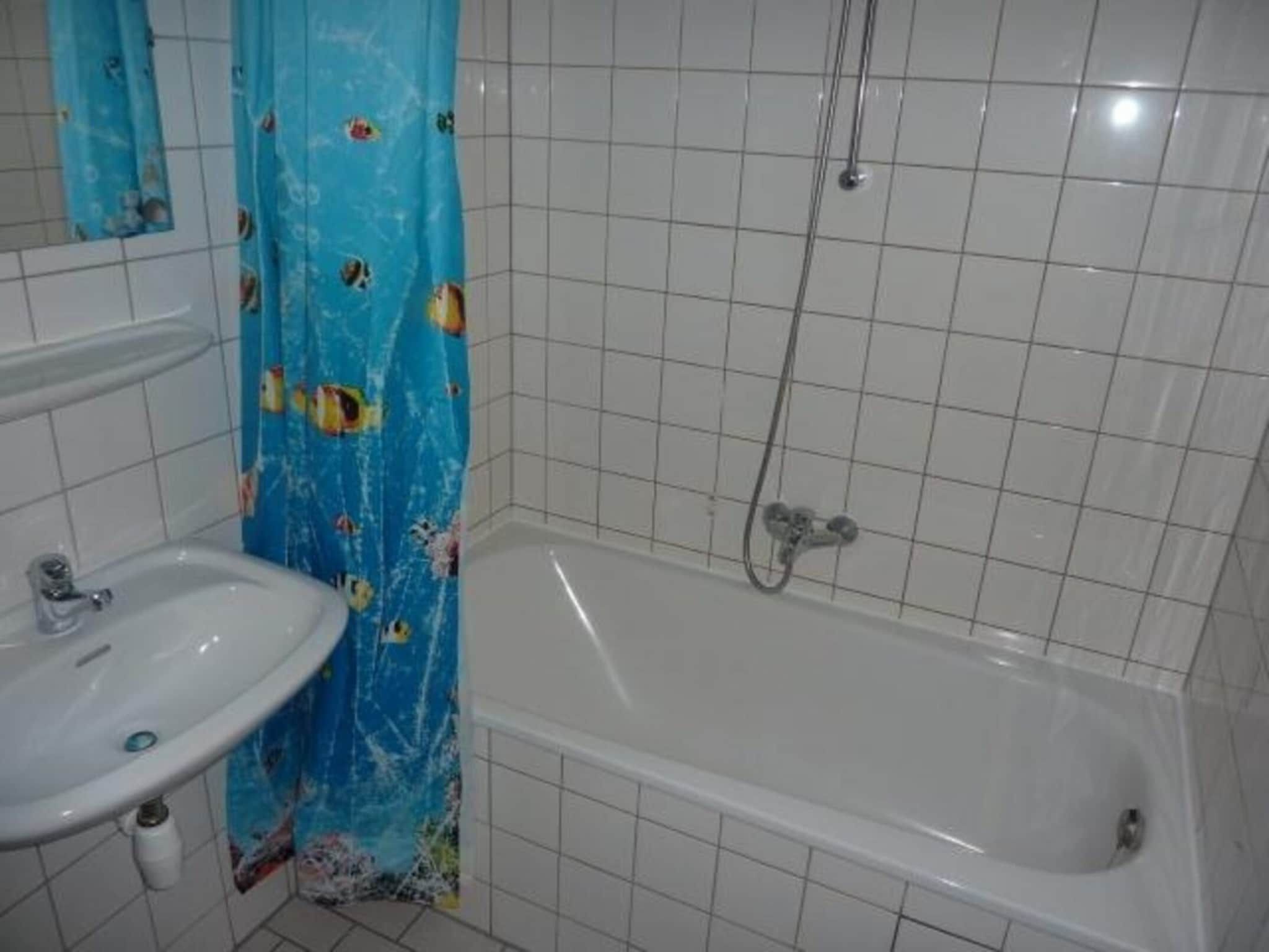 De badkamer van Schoneveld 369 Strandparel Breskens in Breskens