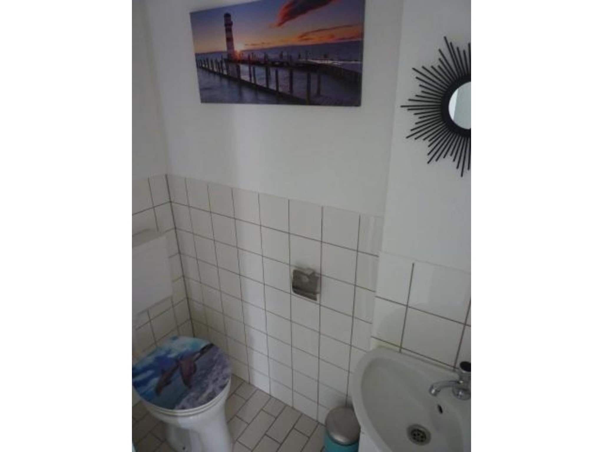 De badkamer van Schoneveld 369 Strandparel Breskens in Breskens