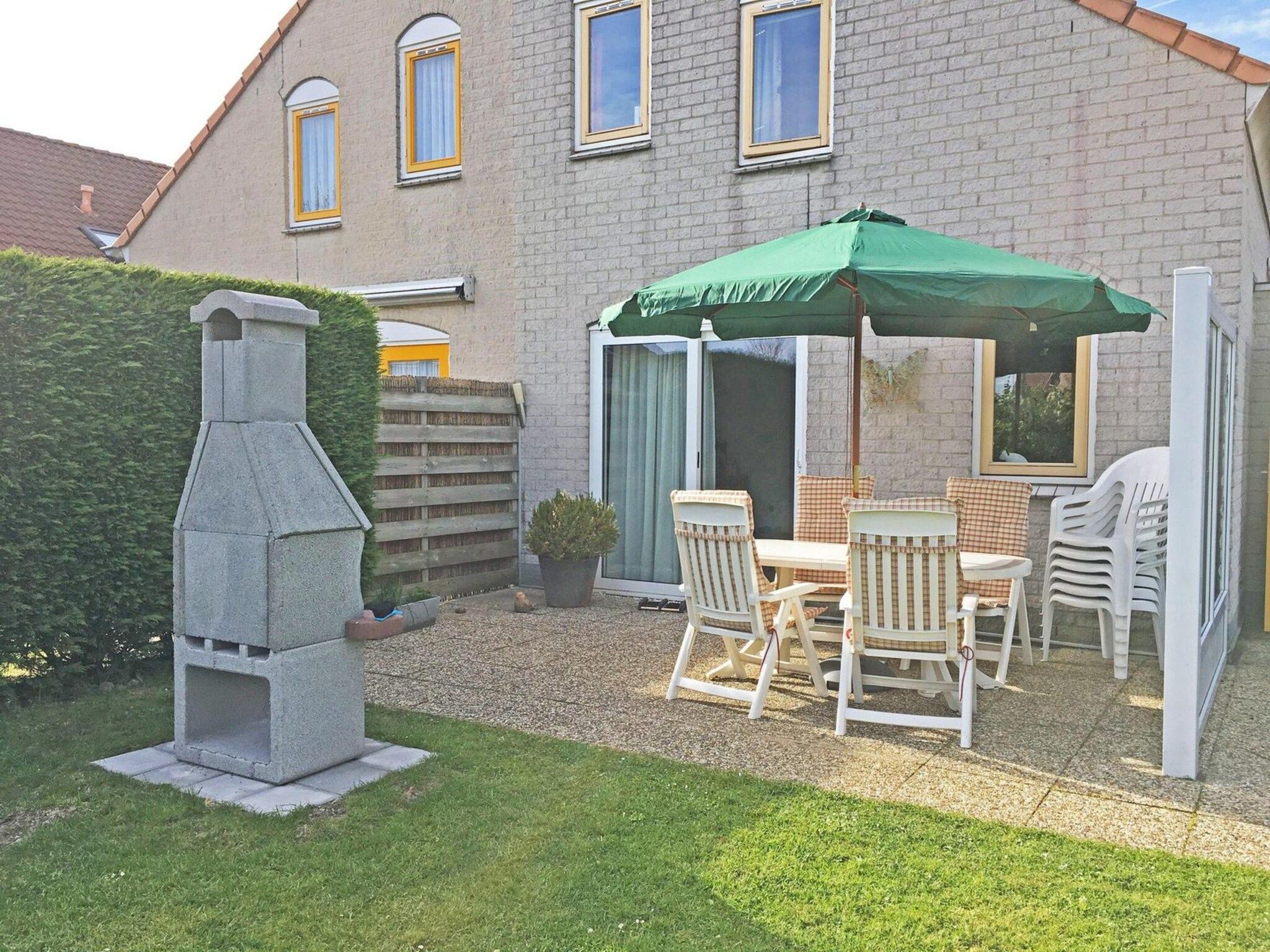 Het terras van Fort Soleil 29 Zeezwaluw Breskens in Breskens