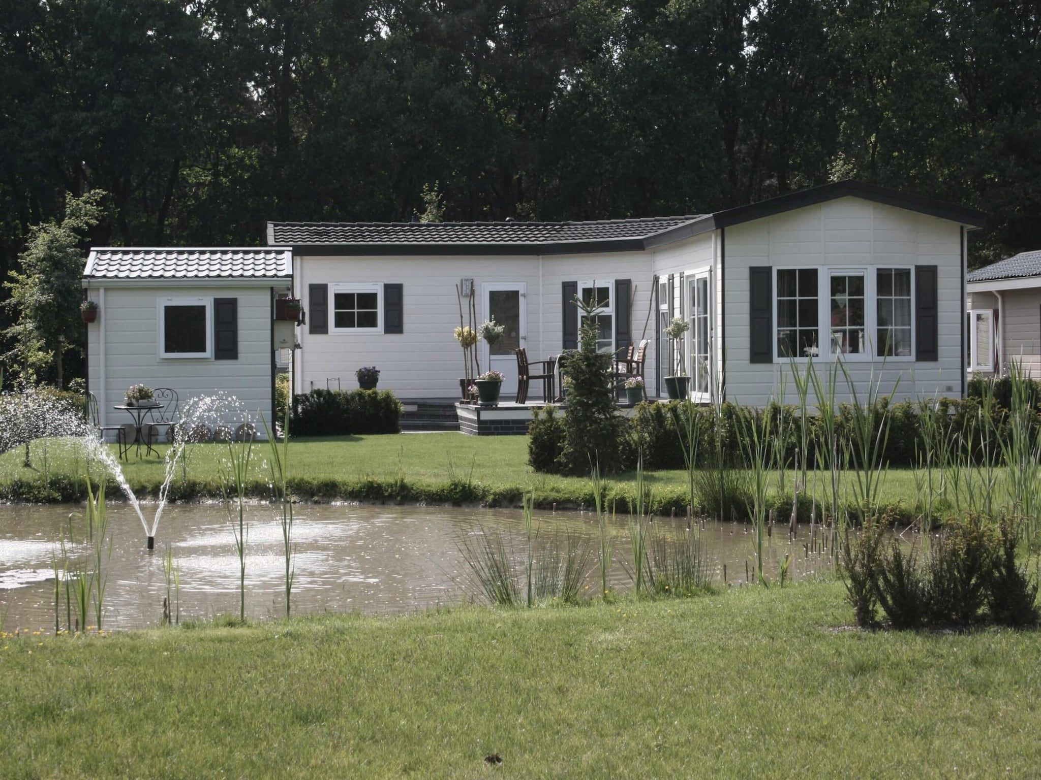 De buitenkant van Schoneveld 371 Strandparel Breskens in Breskens