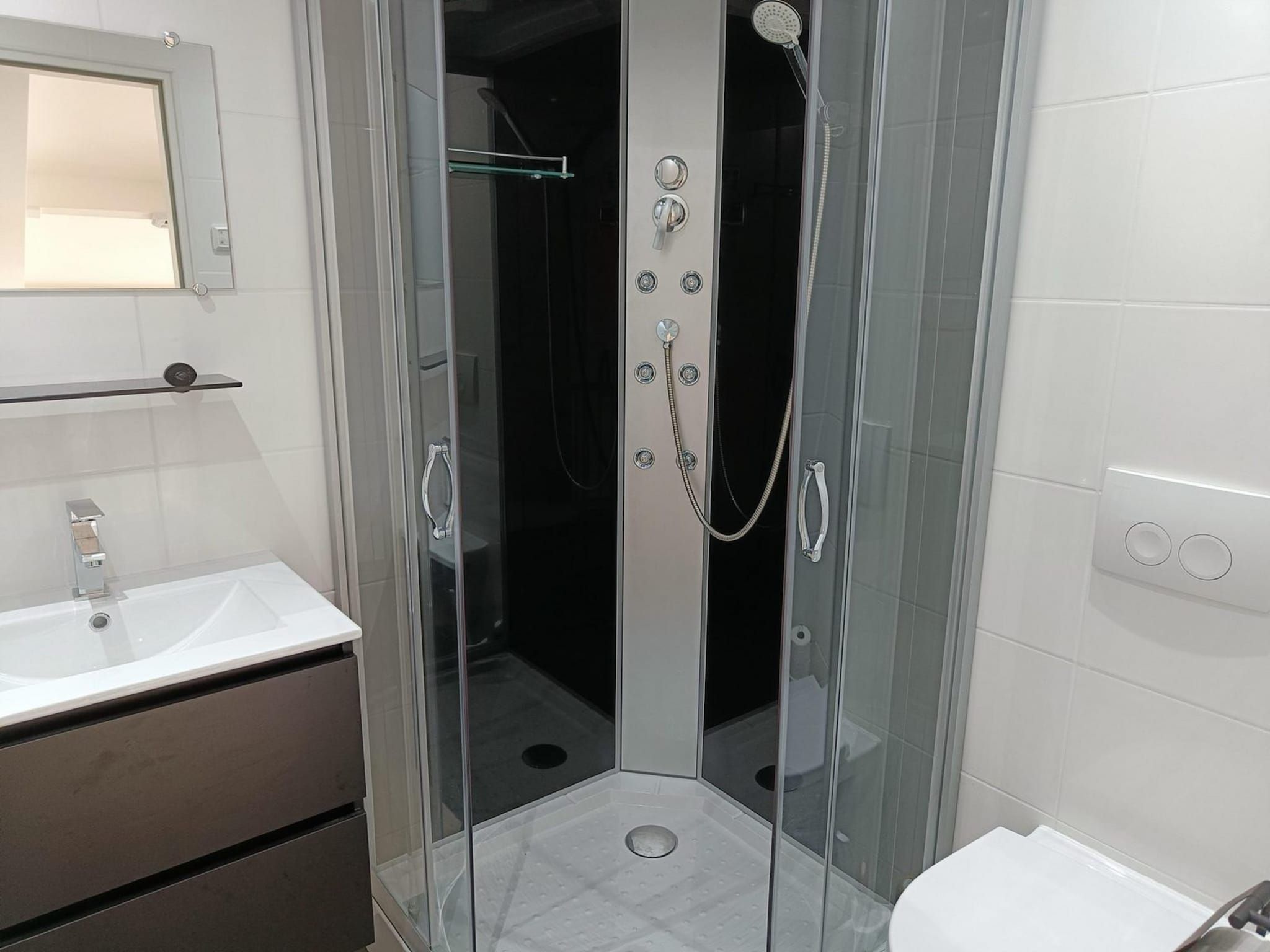 De badkamer van Schoneveld 373 Strandparel Breskens in Breskens