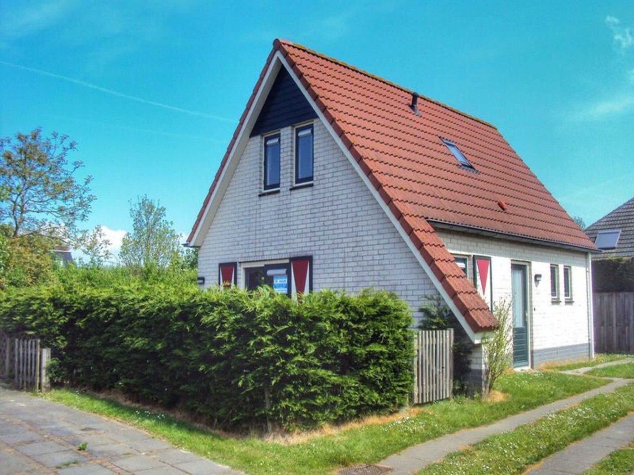 De buitenkant van Schoneveld 146 Zeemeeuw Breskens in Breskens