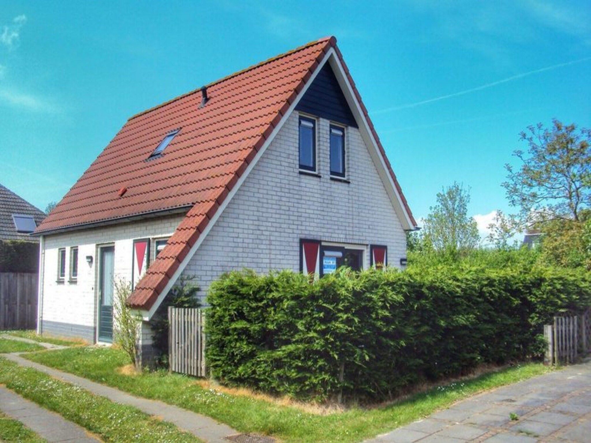 De buitenkant van Schoneveld 146 Zeemeeuw Breskens in Breskens