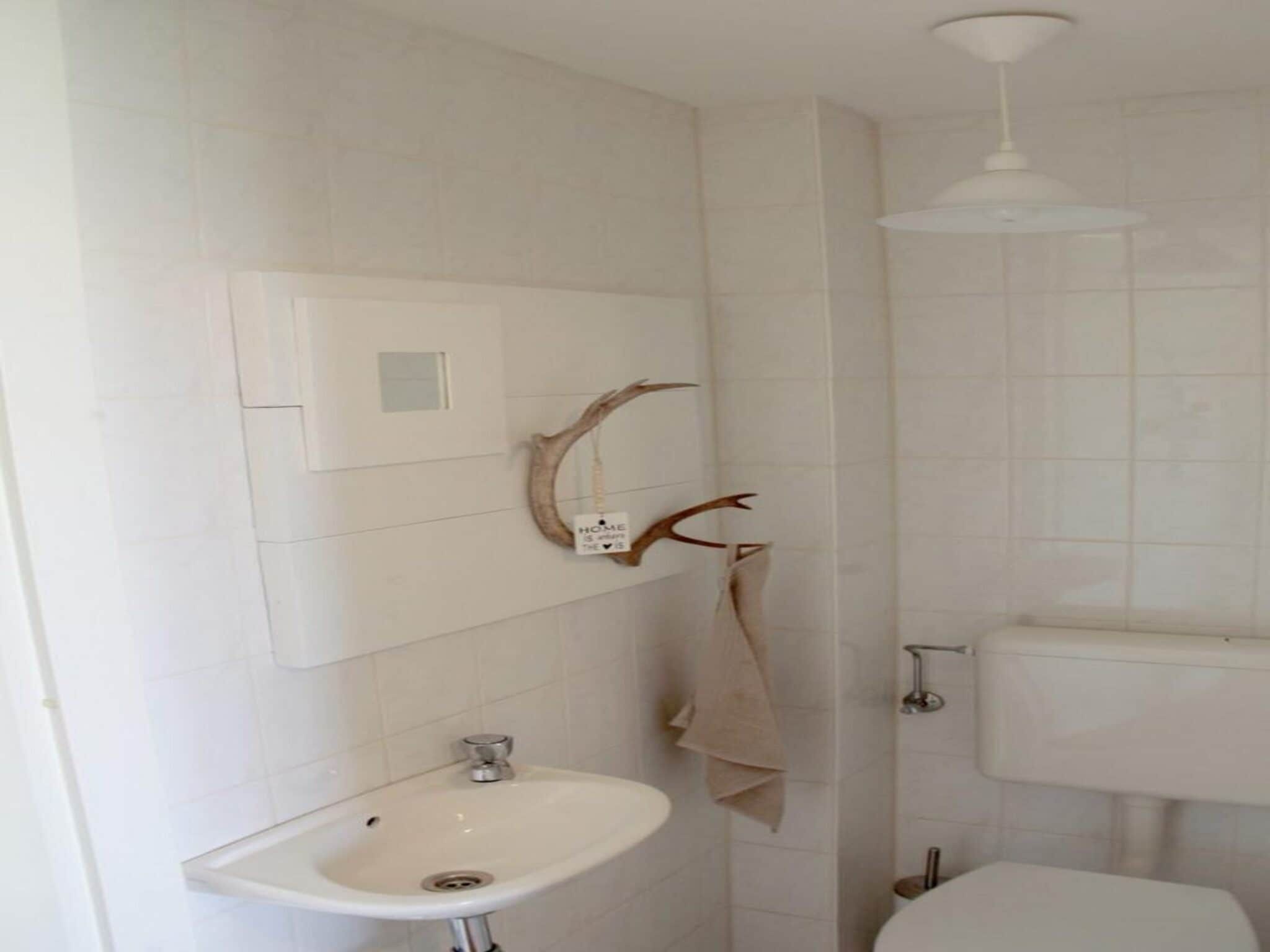 De badkamer van Scheldeveste 12 Zwin Breskens in Breskens