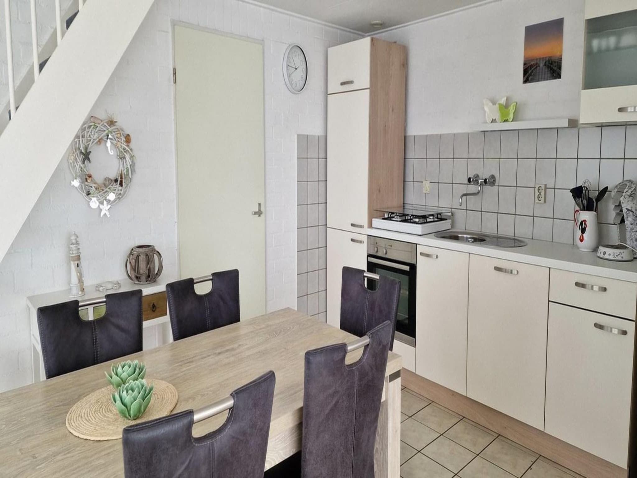 De eetkamer van Schoneveld 157 Duinroos Breskens in Breskens