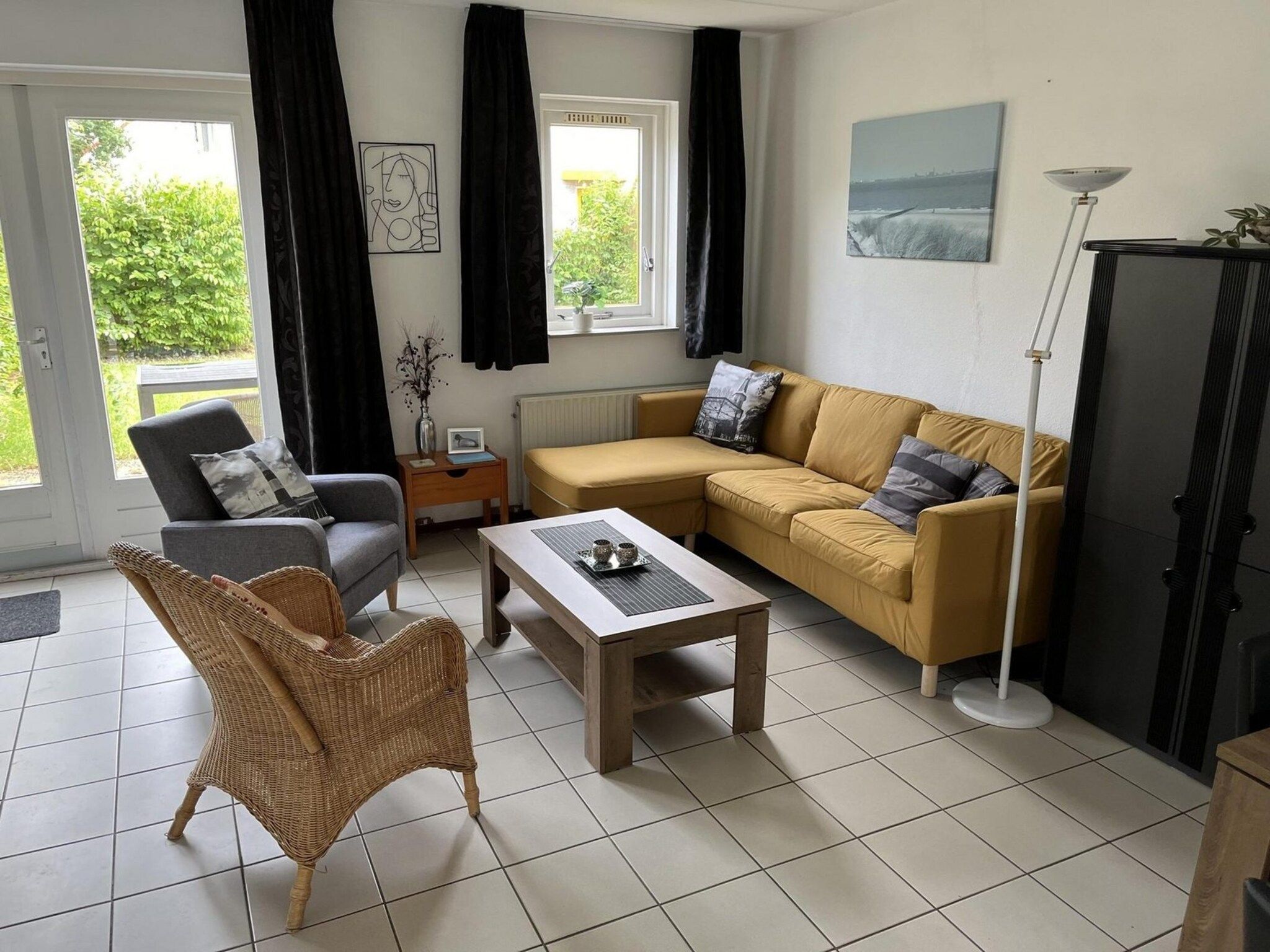 De woonkamer van Fort Soleil 42 Zeezwaluw Breskens in Breskens