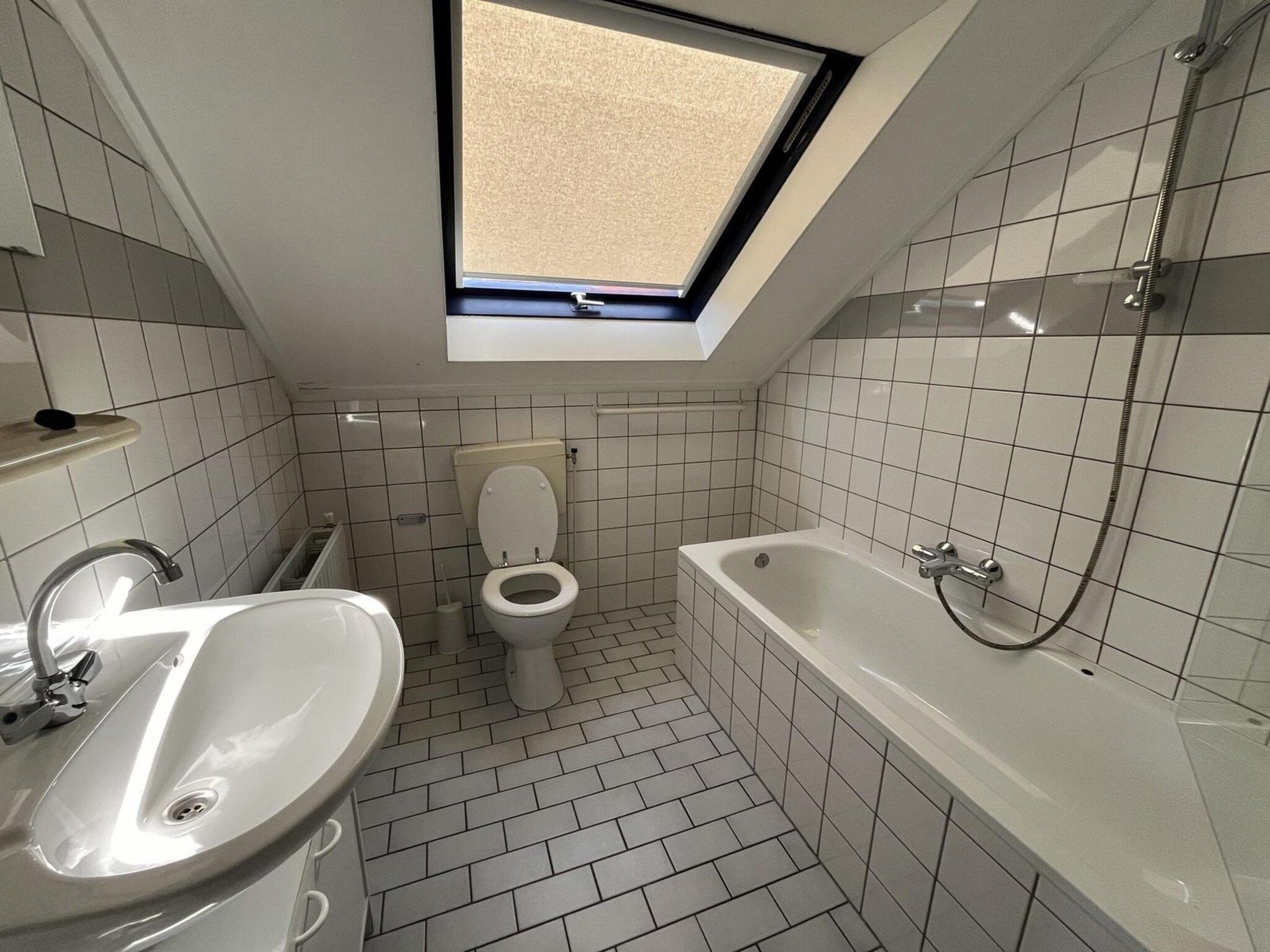 De badkamer van Fort Soleil 42 Zeezwaluw Breskens in Breskens