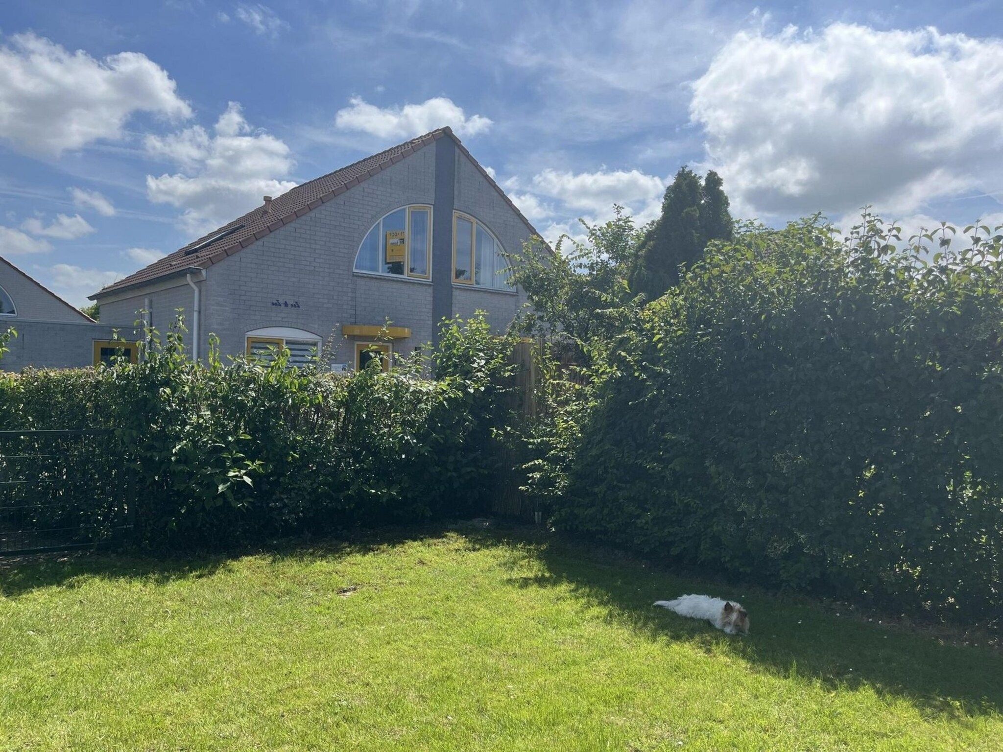 De buitenkant van Fort Soleil 42 Zeezwaluw Breskens in Breskens