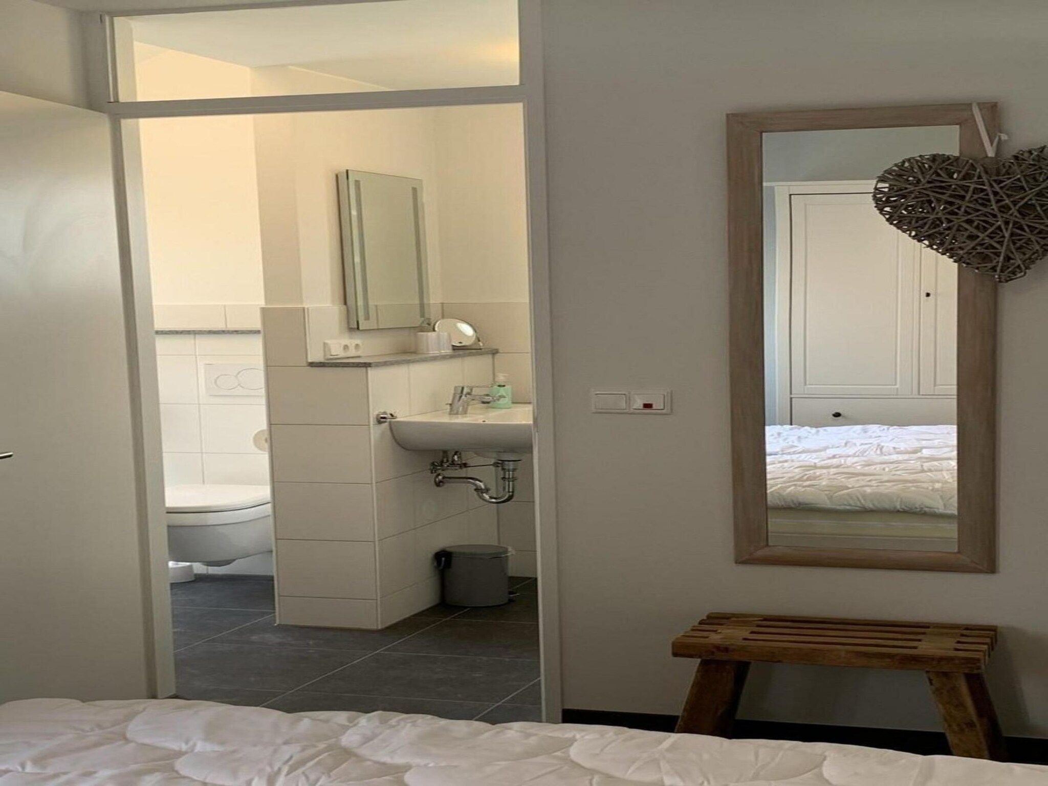 De badkamer van Scheldeveste 17 Schelde de luxe Breskens in Breskens