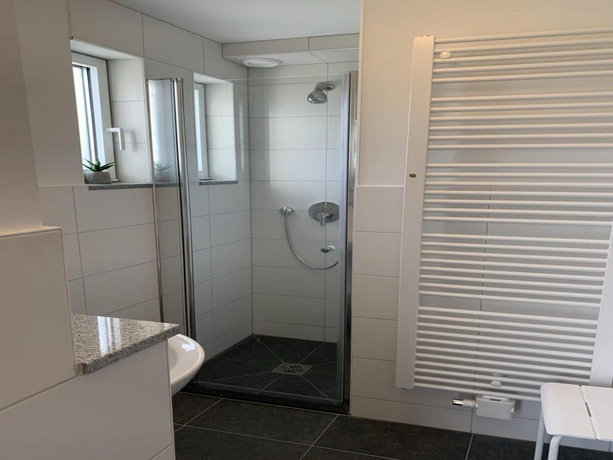 De badkamer van Scheldeveste 17 Schelde de luxe Breskens in Breskens