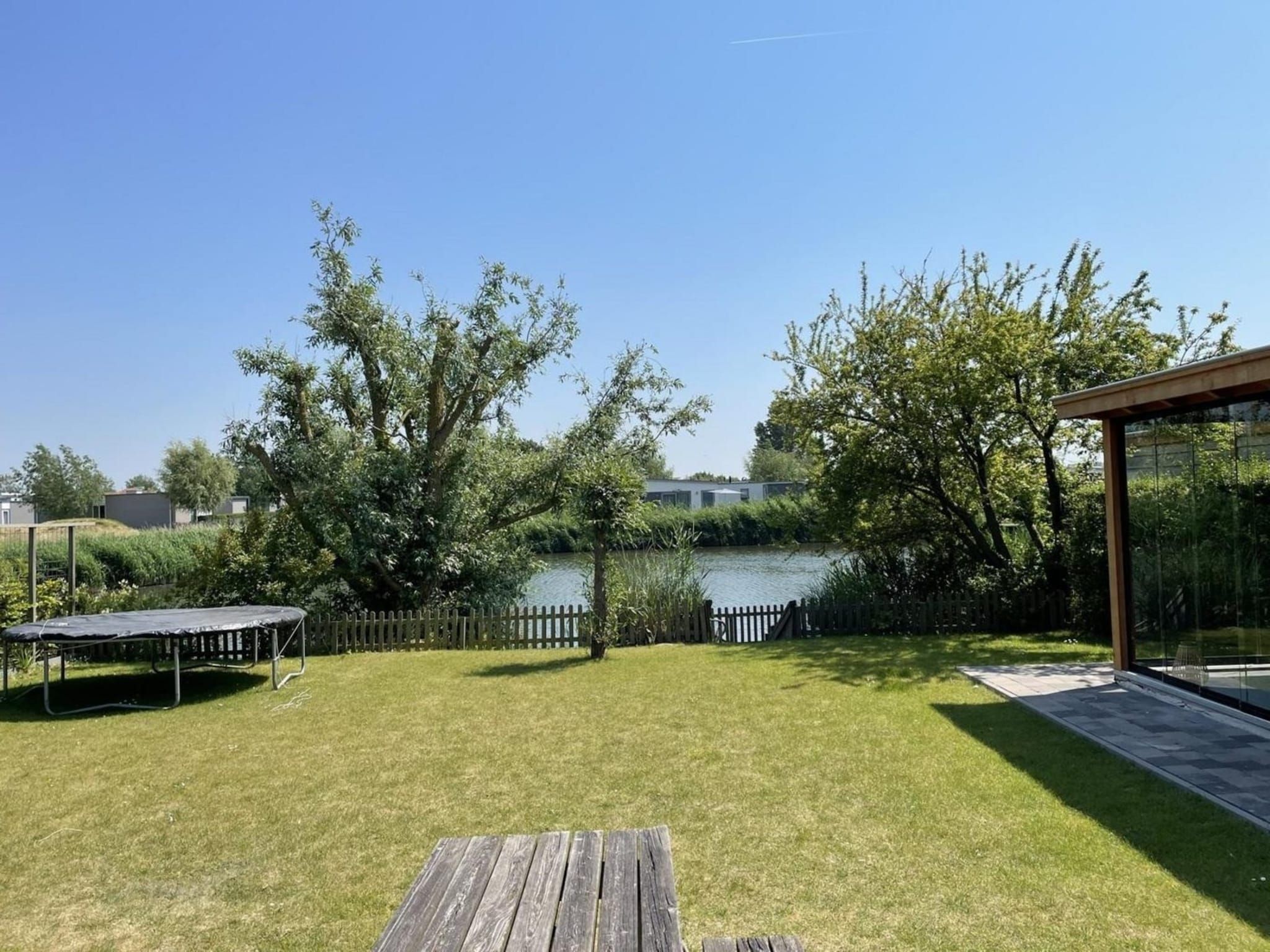 De tuin van Scheldeveste 33 Zwin Breskens in Breskens